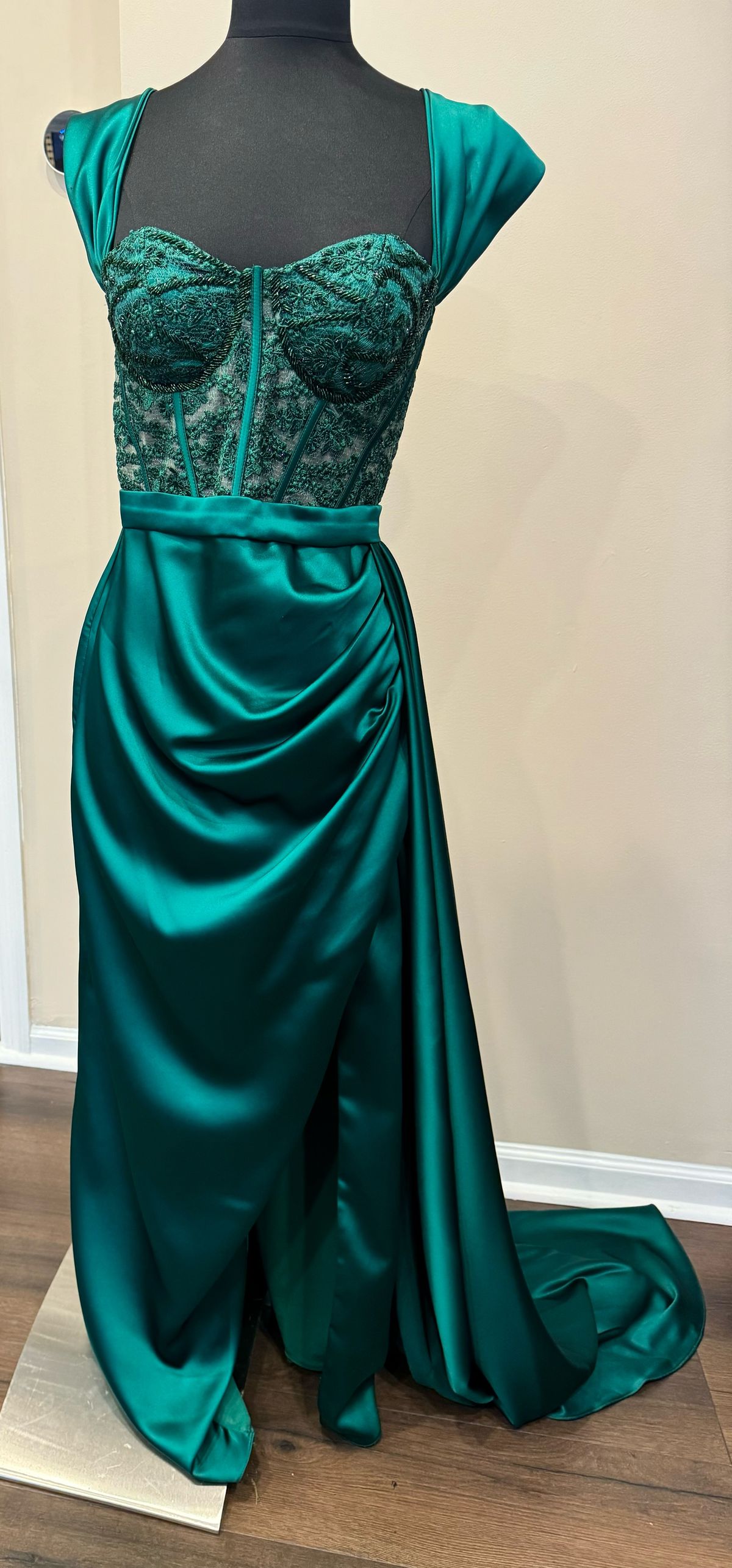 Size 2 Plunge Green Side Slit Dress on Queenly