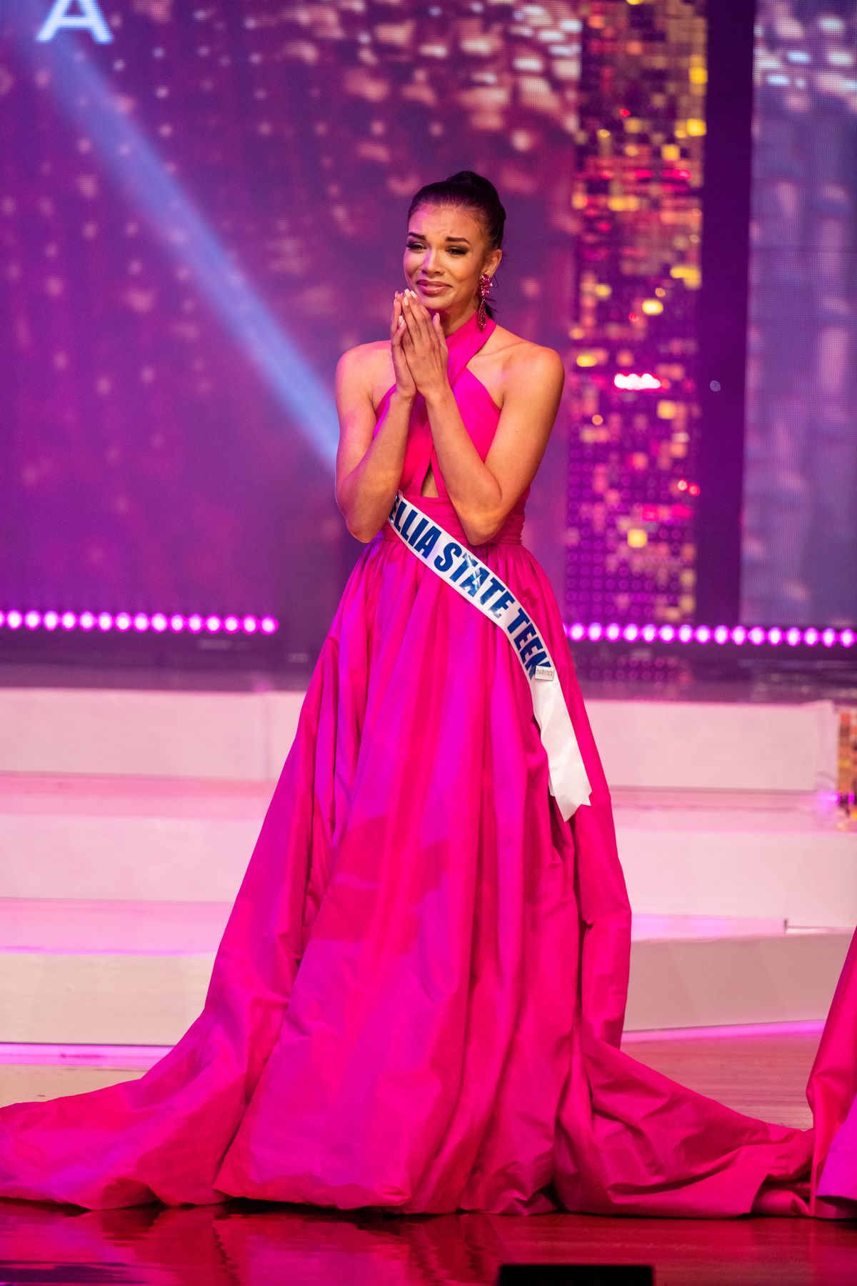 Sherri Hill Size 2 Pageant Halter Pink Ball Gown on Queenly