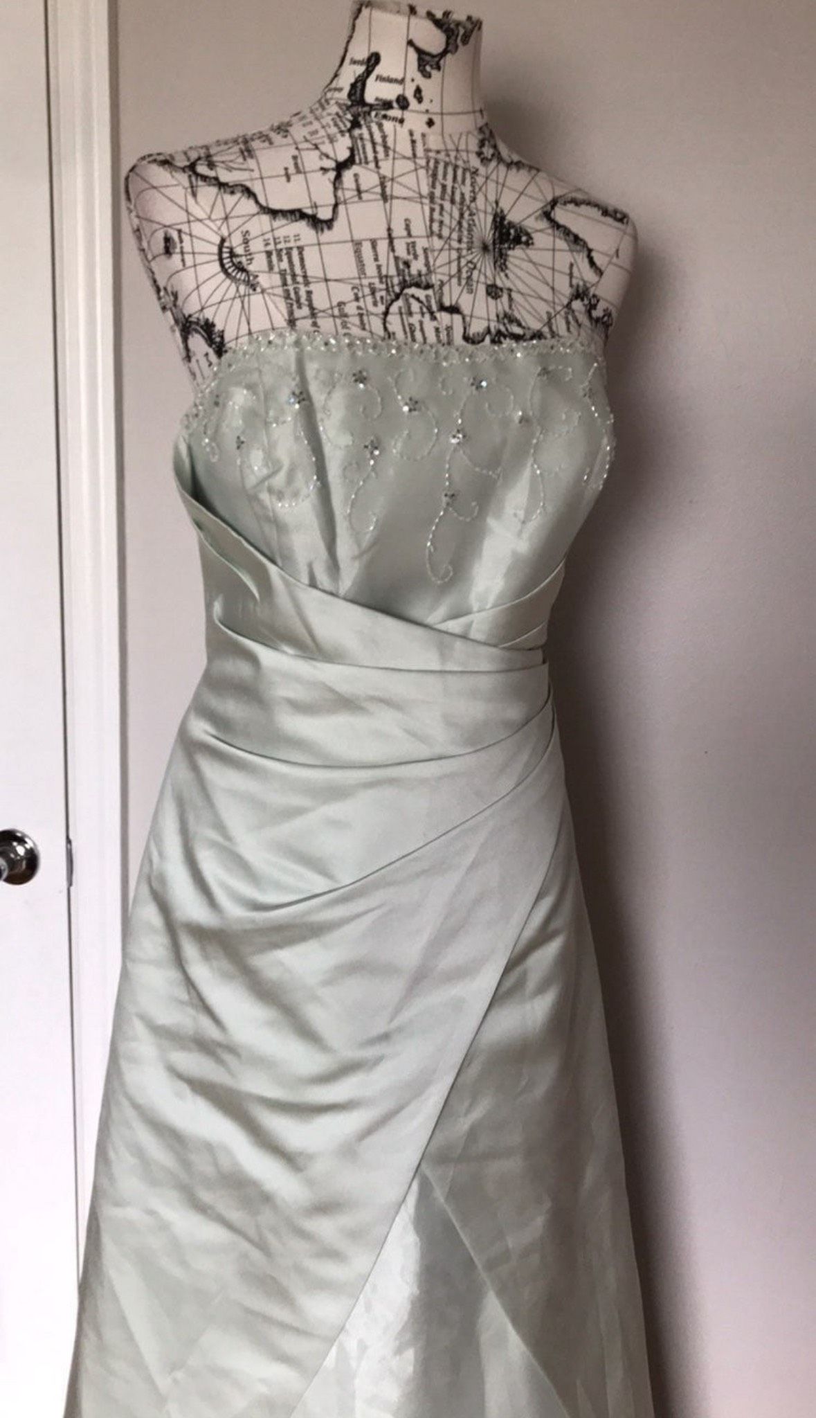 Style F11195 David's Bridal Size 14 Prom Strapless Floral Light Green A-line Dress on Queenly