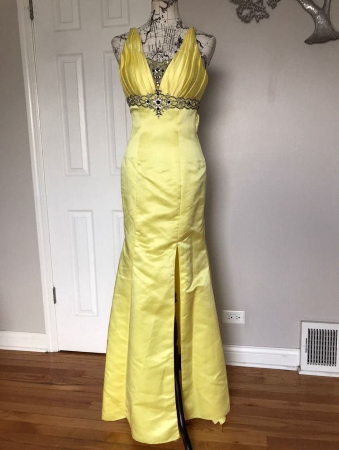 Queenly | Buy and sell prom, pageant, and formal dresses