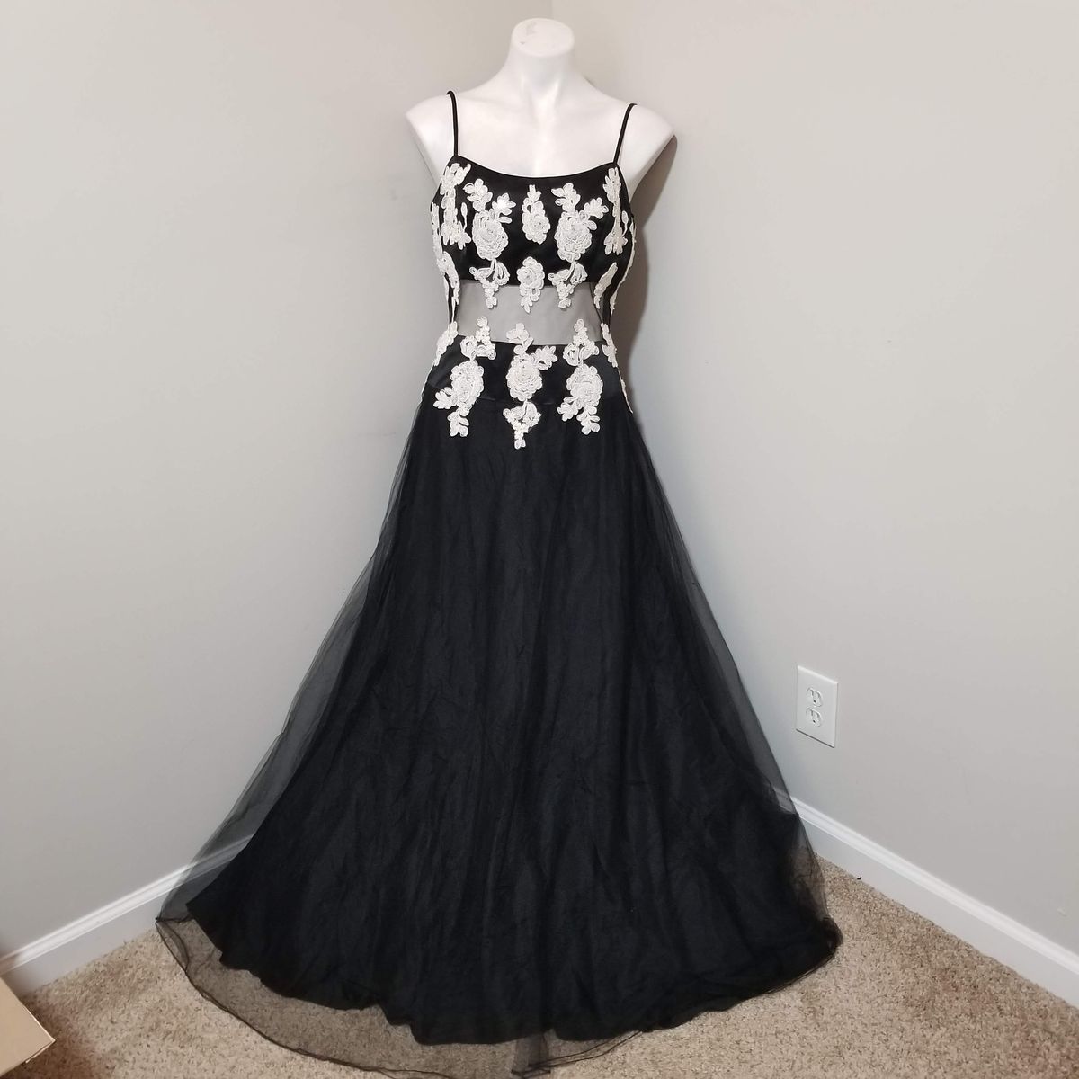 Queenly | Buy and sell prom, pageant, and formal dresses