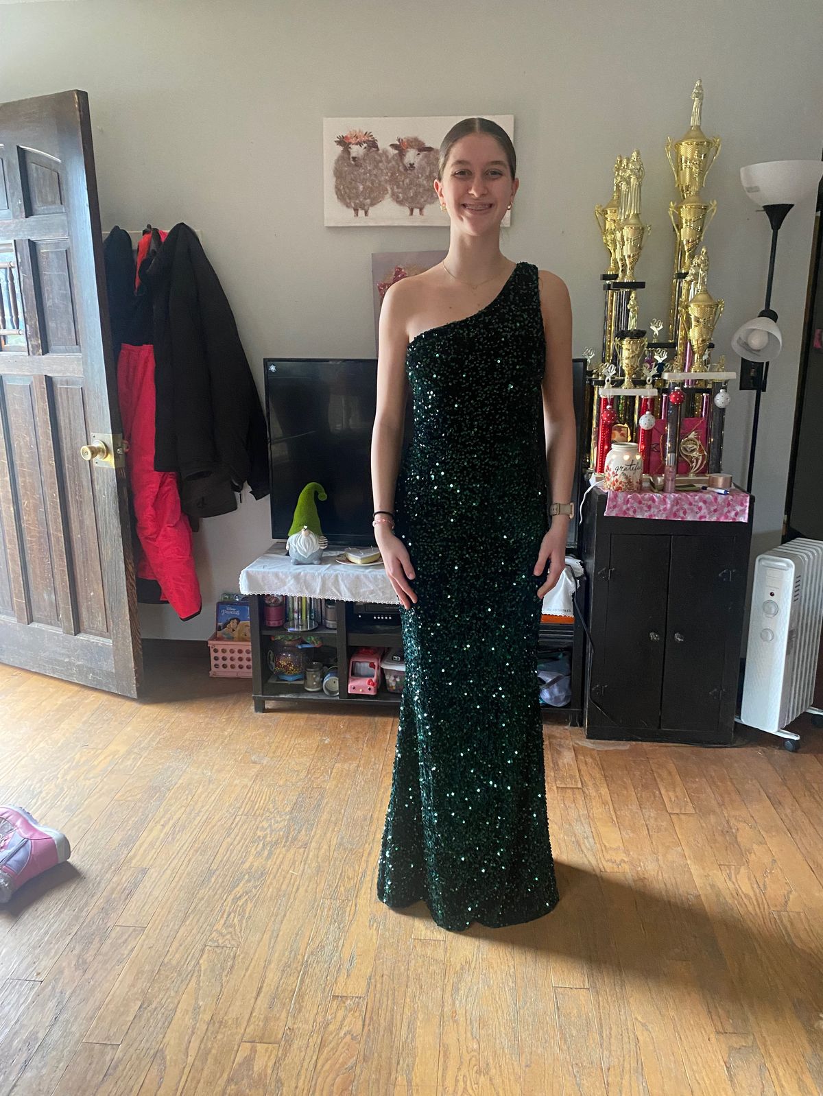 Size 4 Prom One Shoulder Green Floor Length Maxi on Queenly