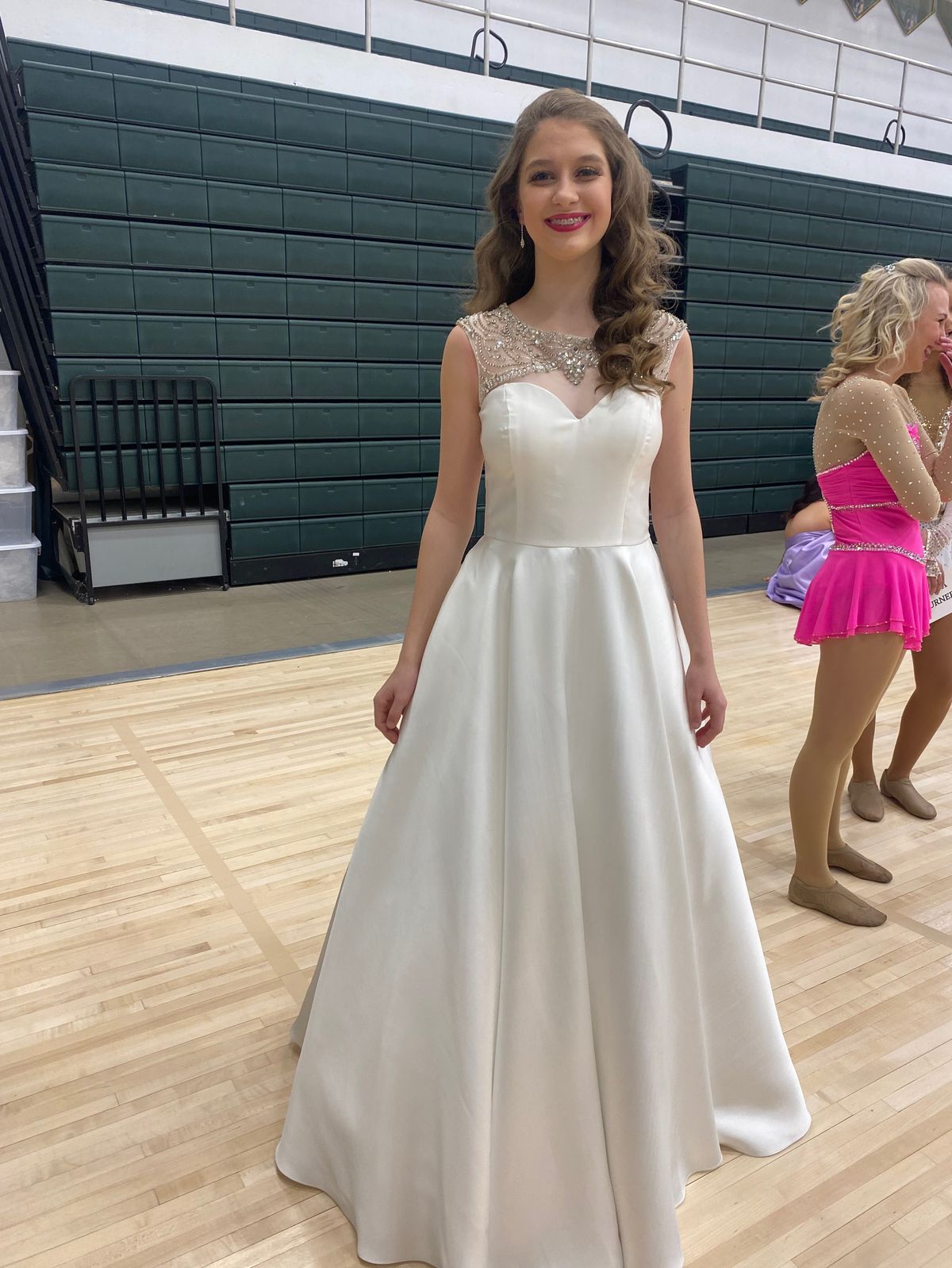 Size 2 Prom White Ball Gown on Queenly