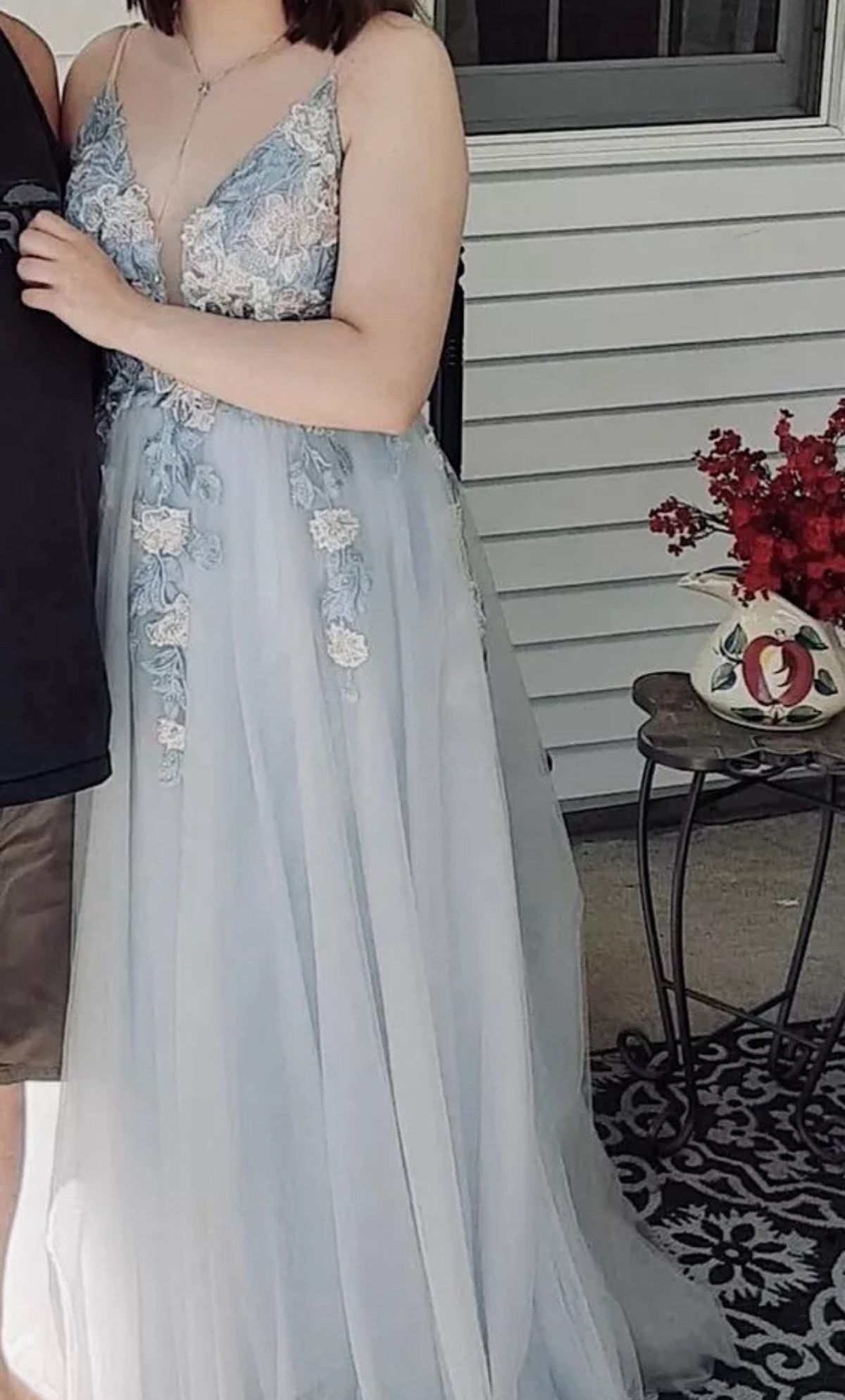 Style 5013 Amelia Couture Size 10 Prom Plunge Floral Blue A-line Dress on Queenly