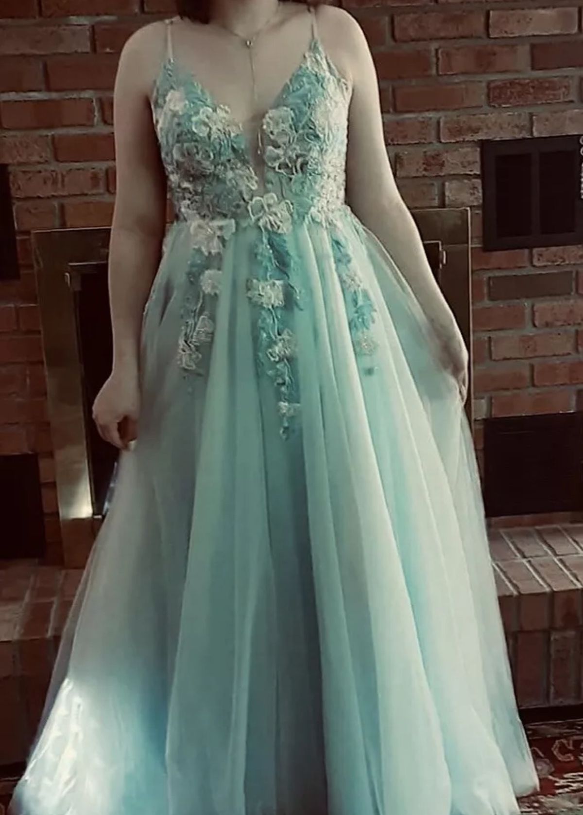 Style 5013 Amelia Couture Size 10 Prom Plunge Floral Blue A-line Dress on Queenly