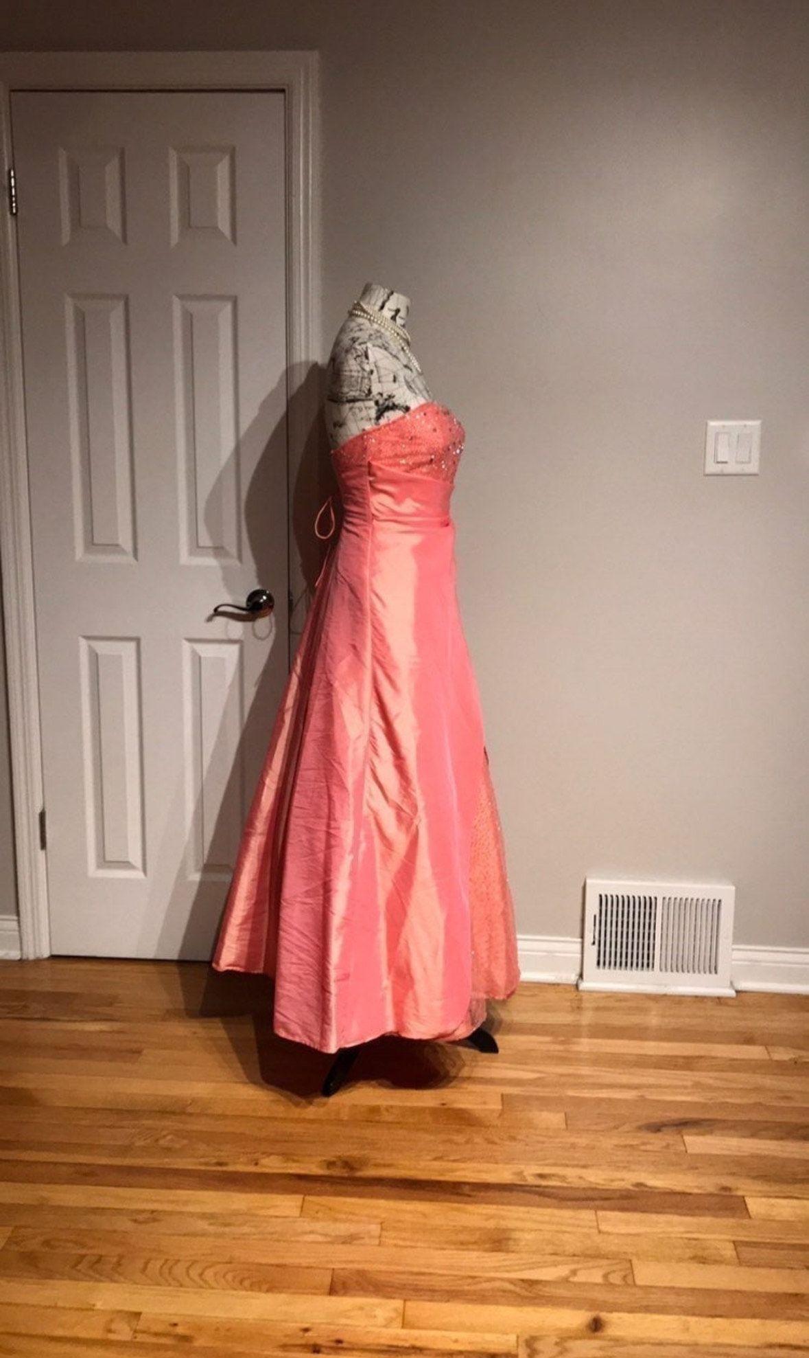 Mon Cheri Size 4 Prom Strapless Coral A-line Dress on Queenly