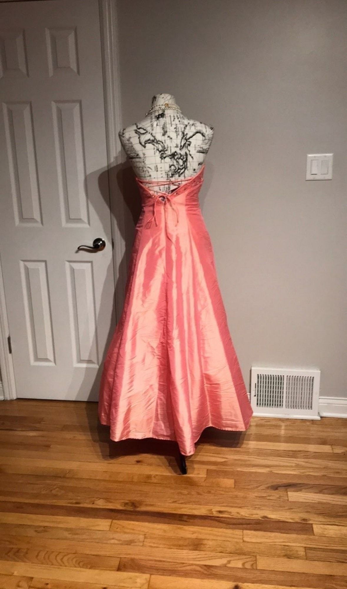 Mon Cheri Size 4 Prom Strapless Coral A-line Dress on Queenly