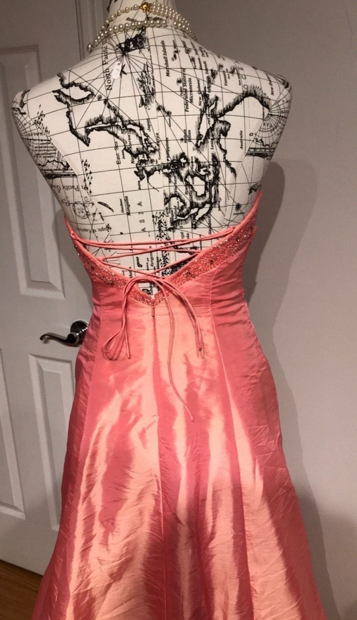 Mon Cheri Size 4 Prom Strapless Coral A-line Dress on Queenly