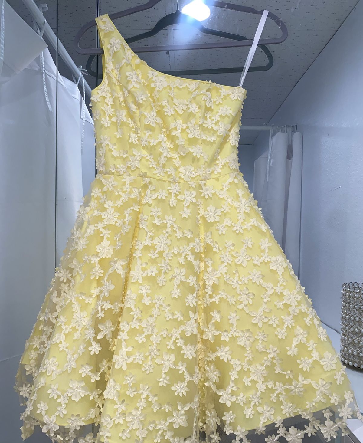 Style K23516 Yellow Jovani Size 8 Prom One Shoulder Yellow Cocktail Dress on Queenly