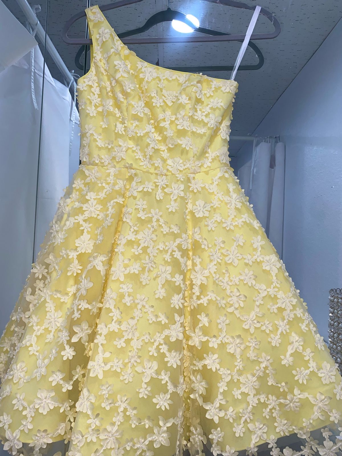 Style K23516 Yellow Jovani Size 8 Prom One Shoulder Yellow Cocktail Dress on Queenly