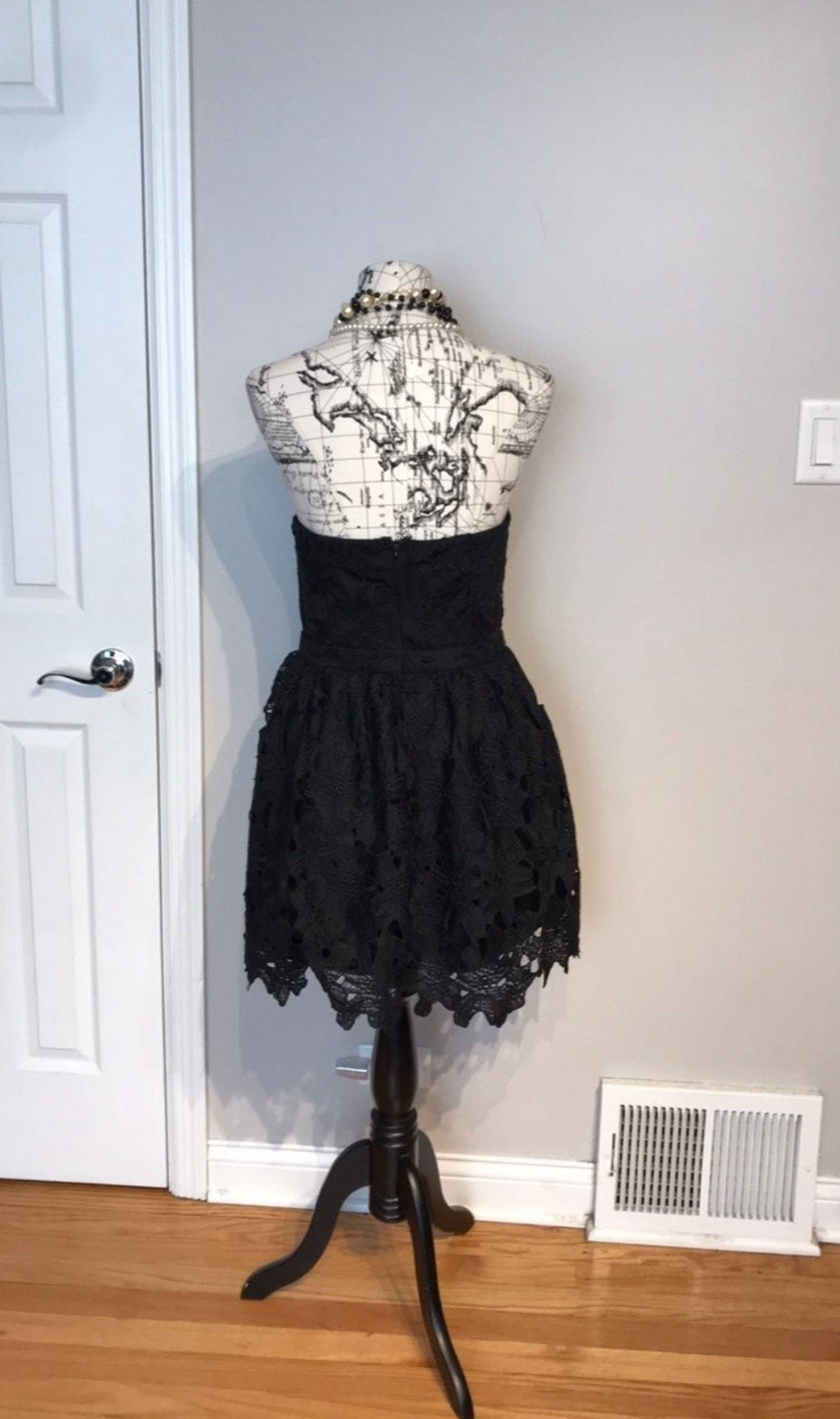 Akira Size M Prom Strapless Lace Black Cocktail Dress on Queenly