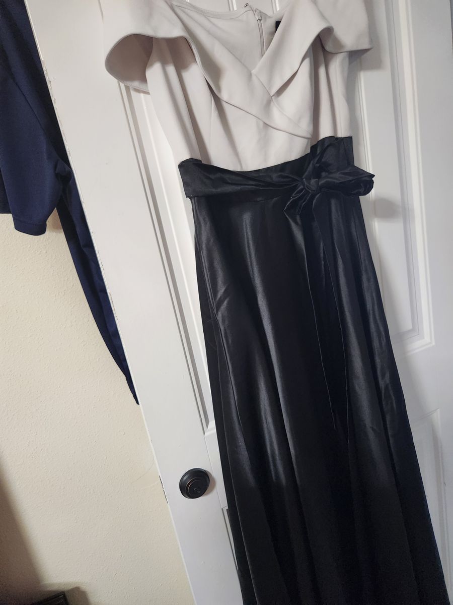 Xscape Size 14 Prom Black A-line Dress on Queenly