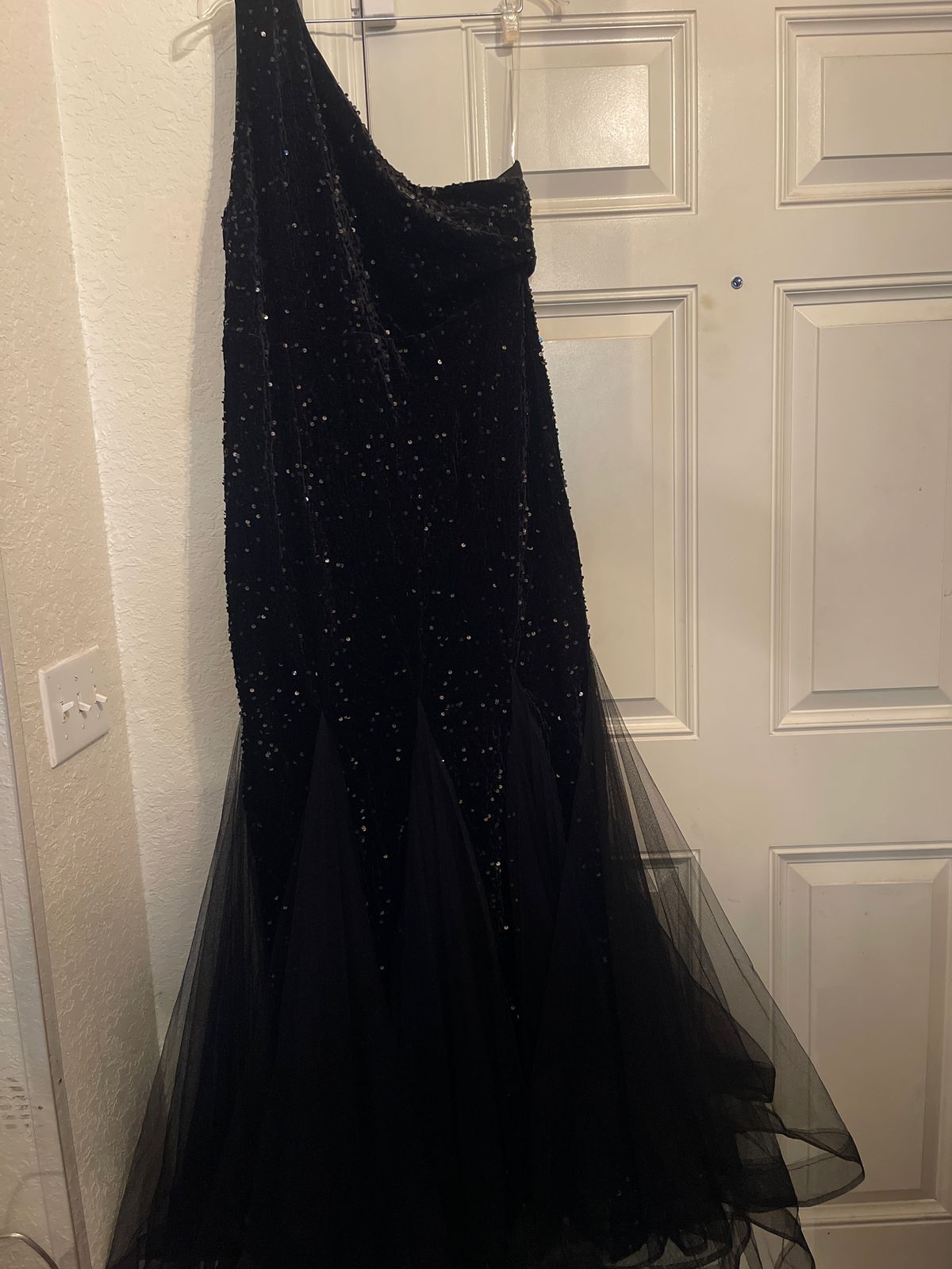 Queenly | Buy and sell prom, pageant, and formal dresses