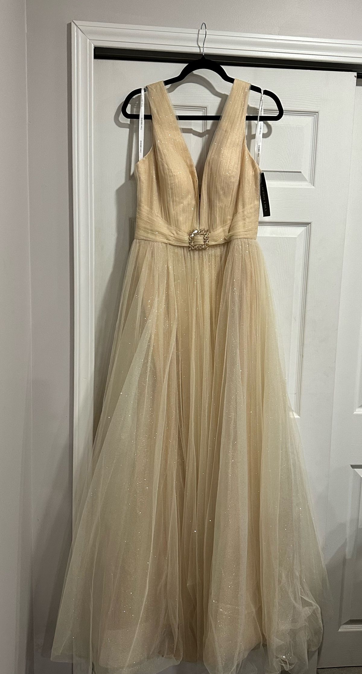 Style 53590 Sherri Hill Size 12 Plunge Gold Ball Gown on Queenly