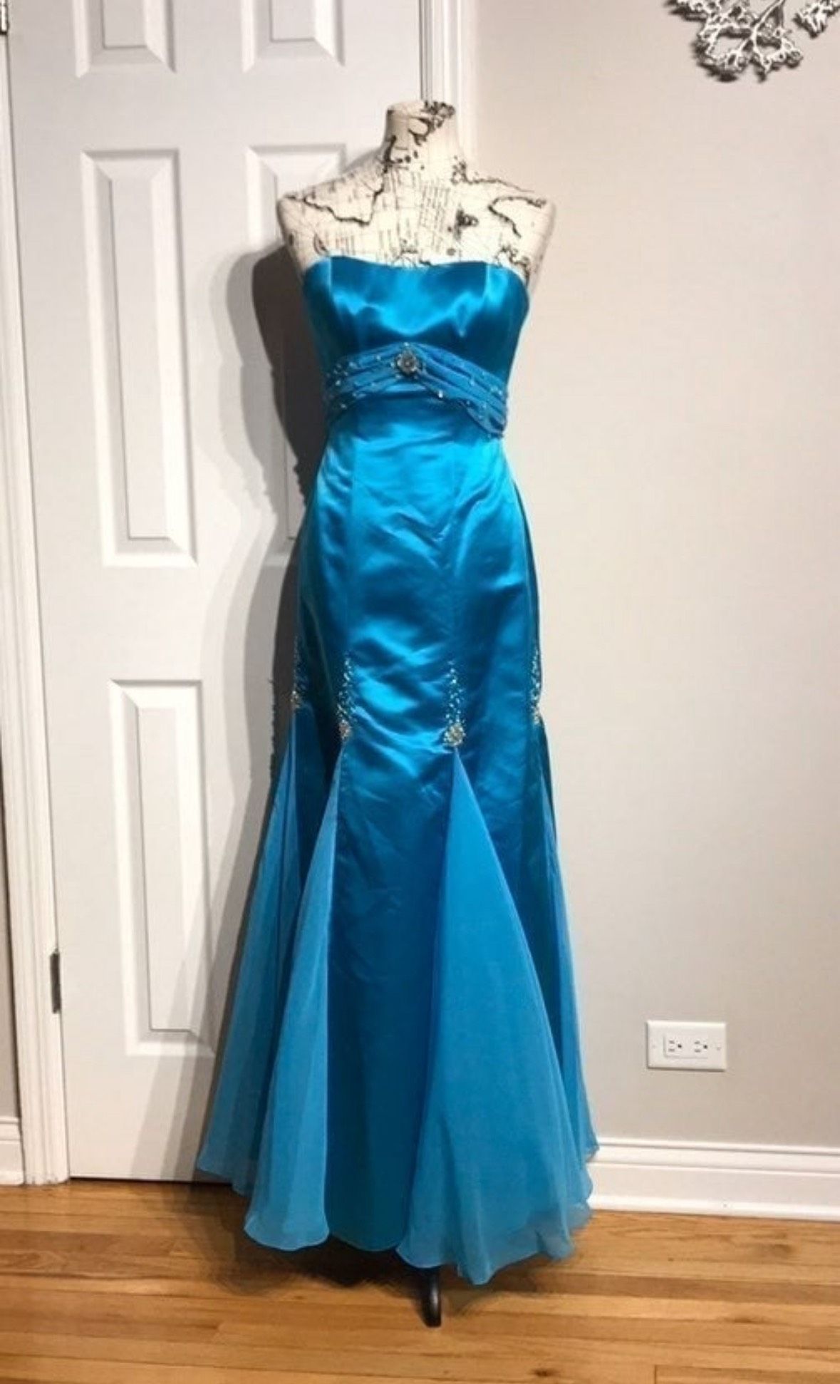 Queenly | Buy and sell prom, pageant, and formal dresses