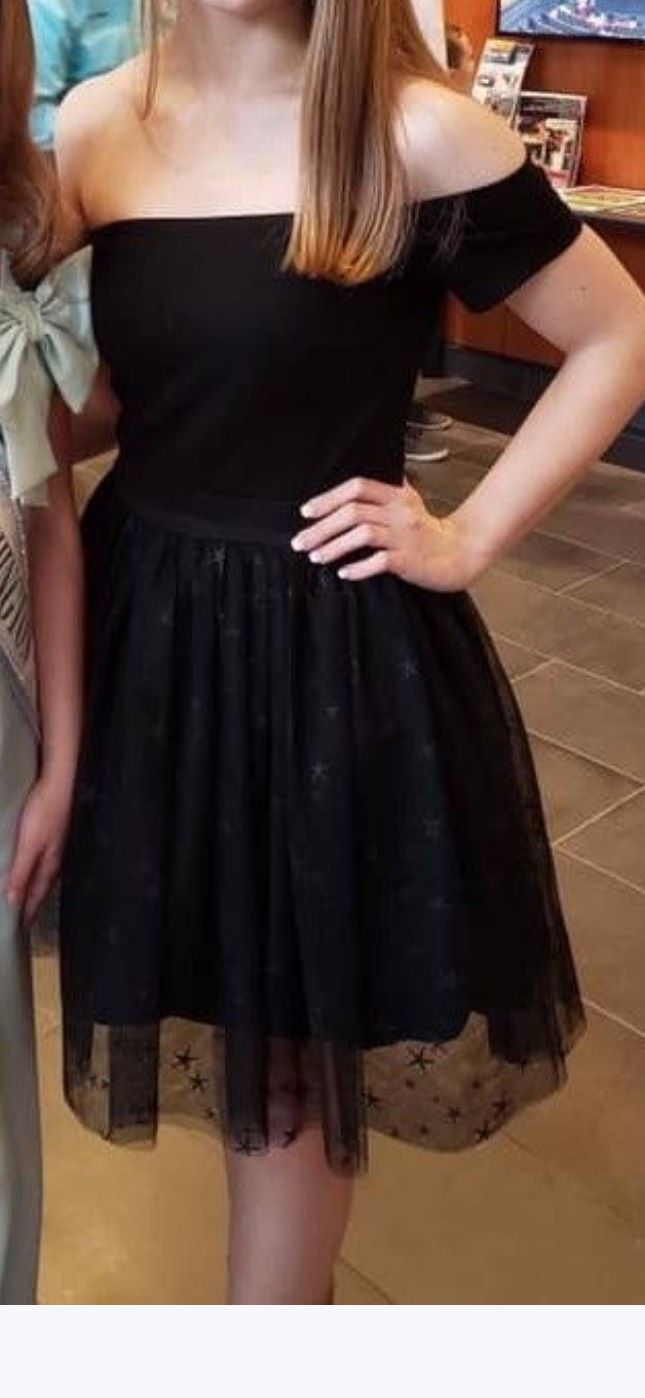 Size S Prom Off The Shoulder Black Cocktail Dress on Queenly