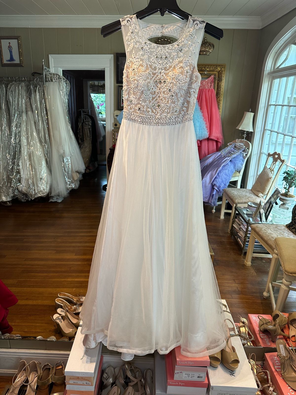 Queenly | Buy and sell prom, pageant, and formal dresses