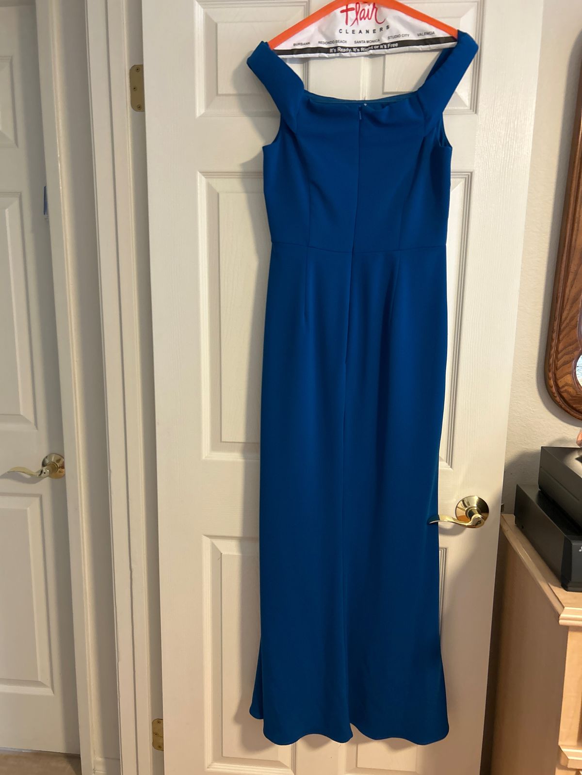 Carmen Marc Valvo Size 8 Off The Shoulder Royal Blue Dress With Train on Queenly