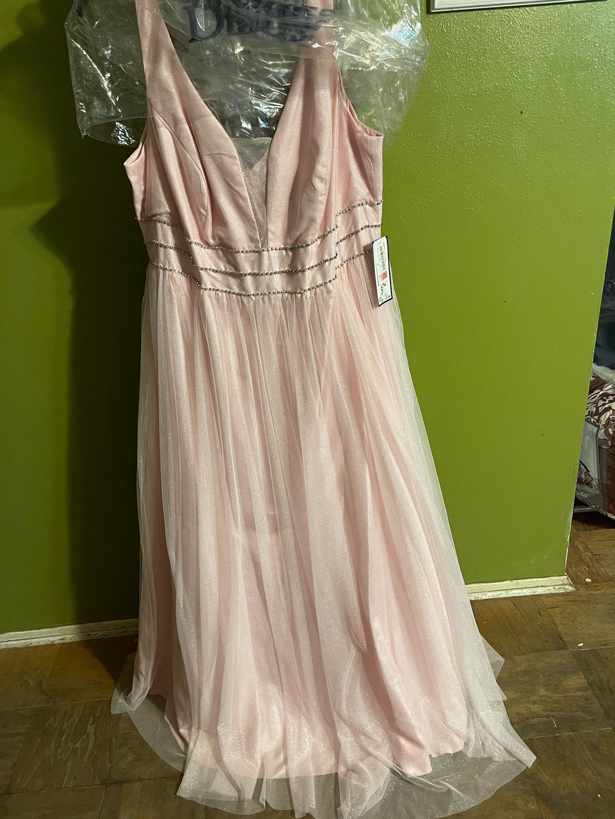 Plus Size 16 Pageant Plunge Pink Ball Gown on Queenly