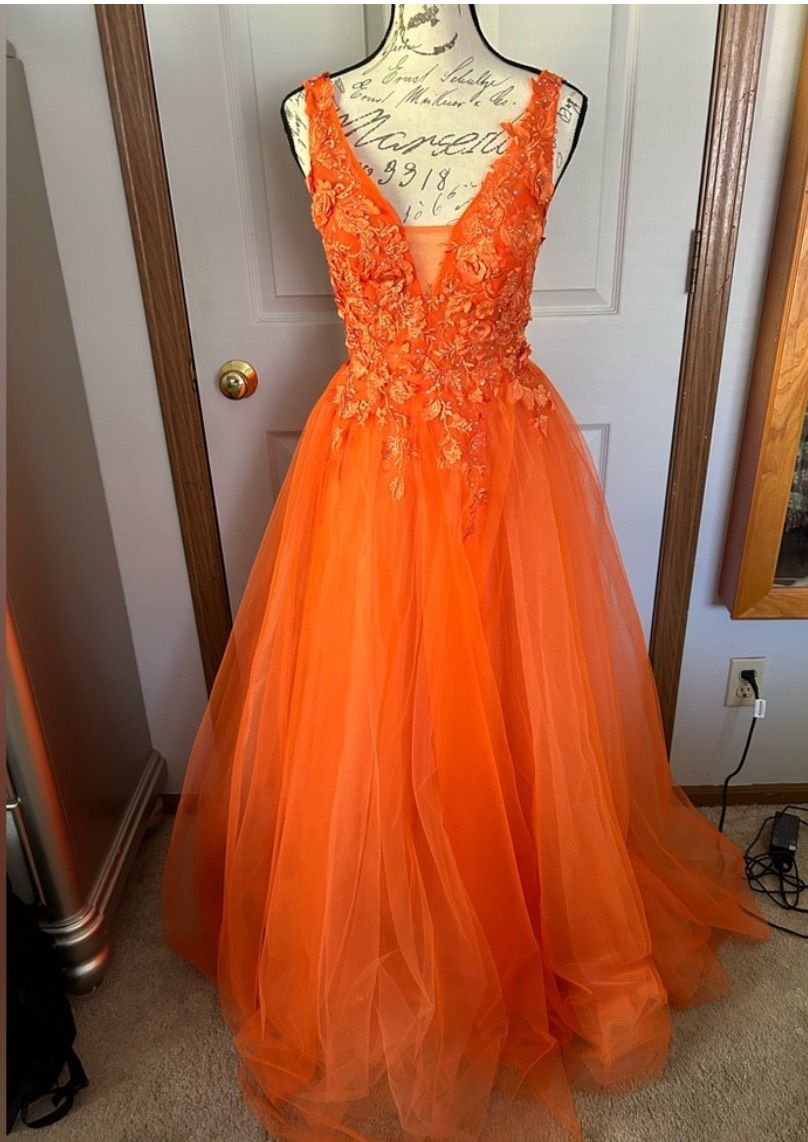 Queenly | Buy and sell prom, pageant, and formal dresses