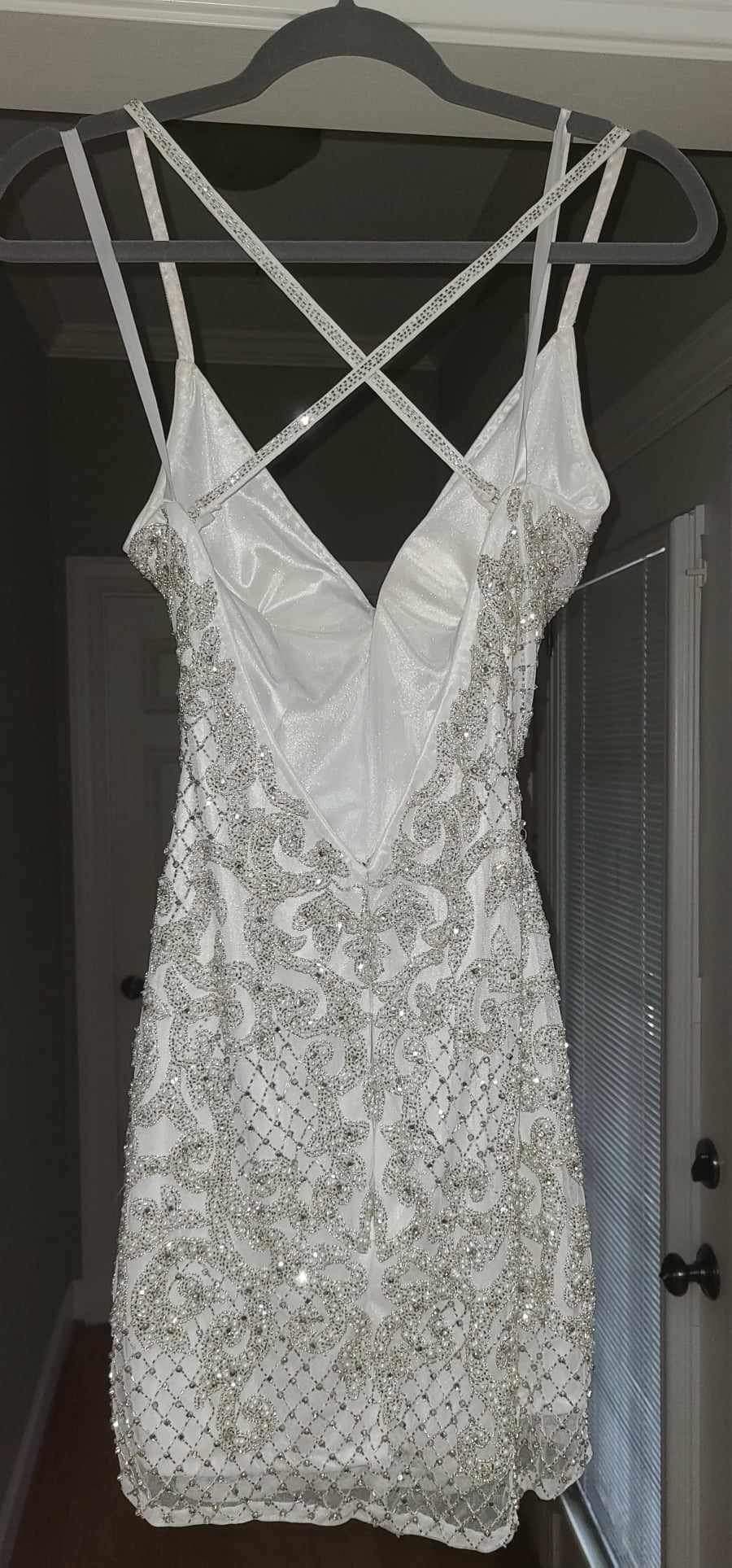 Primavera Size 0 Plunge White Cocktail Dress on Queenly