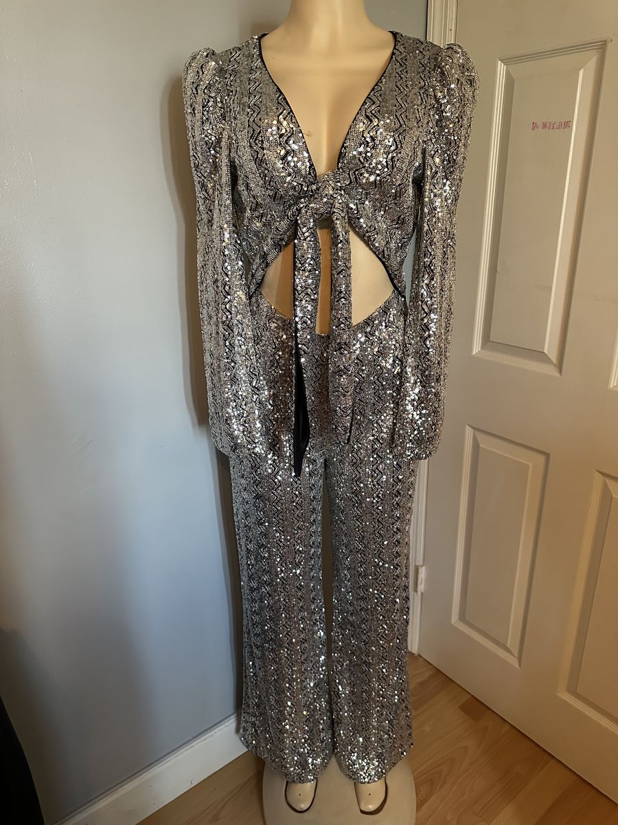 One33 Size 6 Plunge Silver Formal Jumpsuit on Queenly