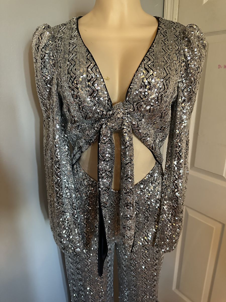 One33 Size 6 Plunge Silver Formal Jumpsuit on Queenly