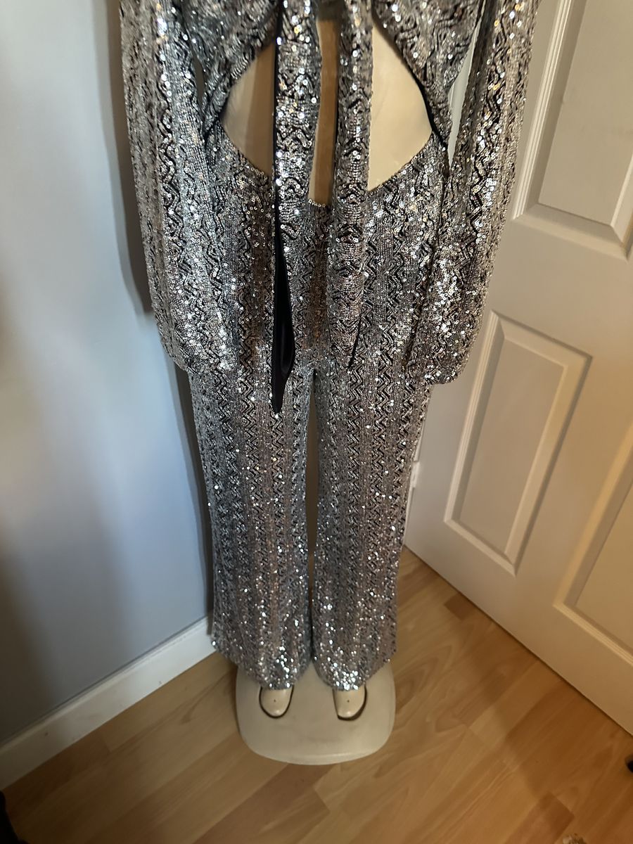 One33 Size 6 Plunge Silver Formal Jumpsuit on Queenly