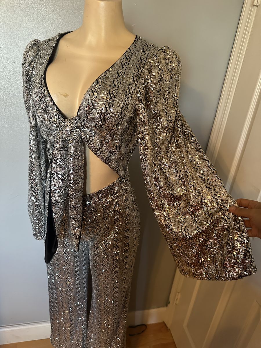 One33 Size 6 Plunge Silver Formal Jumpsuit on Queenly