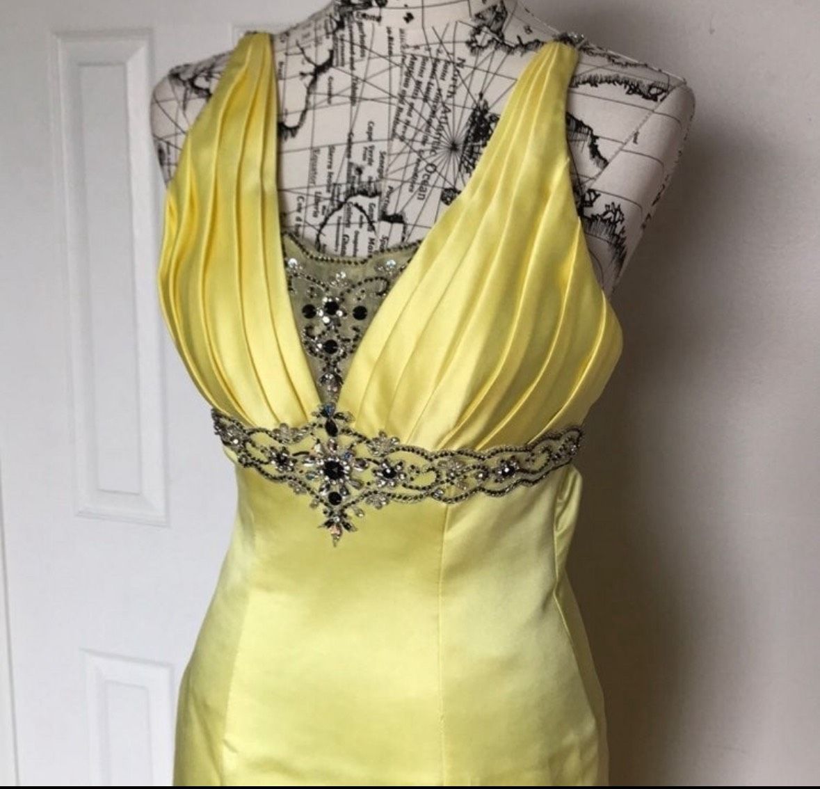 Style Vintage y2k Fire & Ice Size S Prom Halter Sequined Yellow Mermaid Dress on Queenly