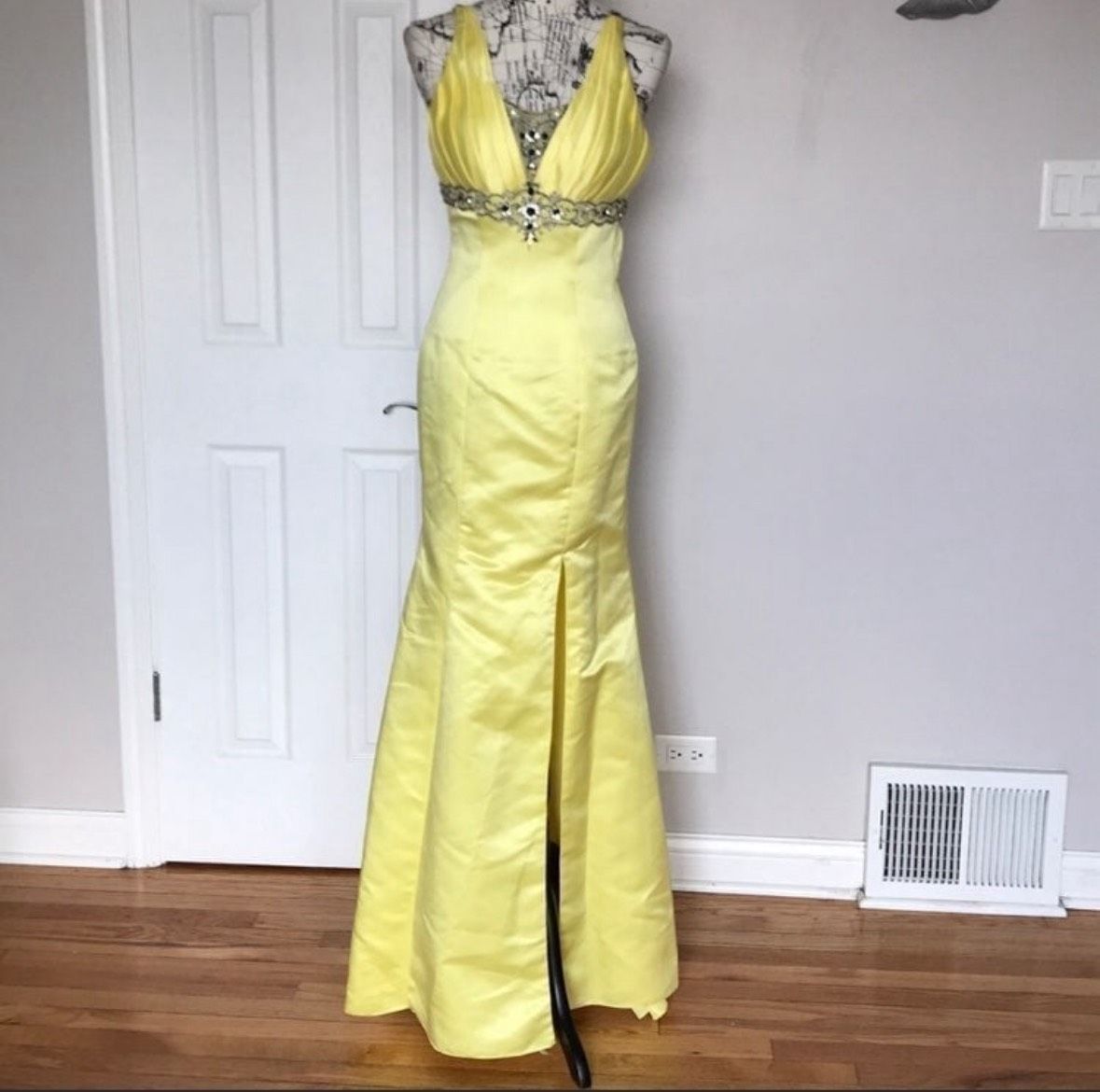 Queenly | Buy and sell prom, pageant, and formal dresses