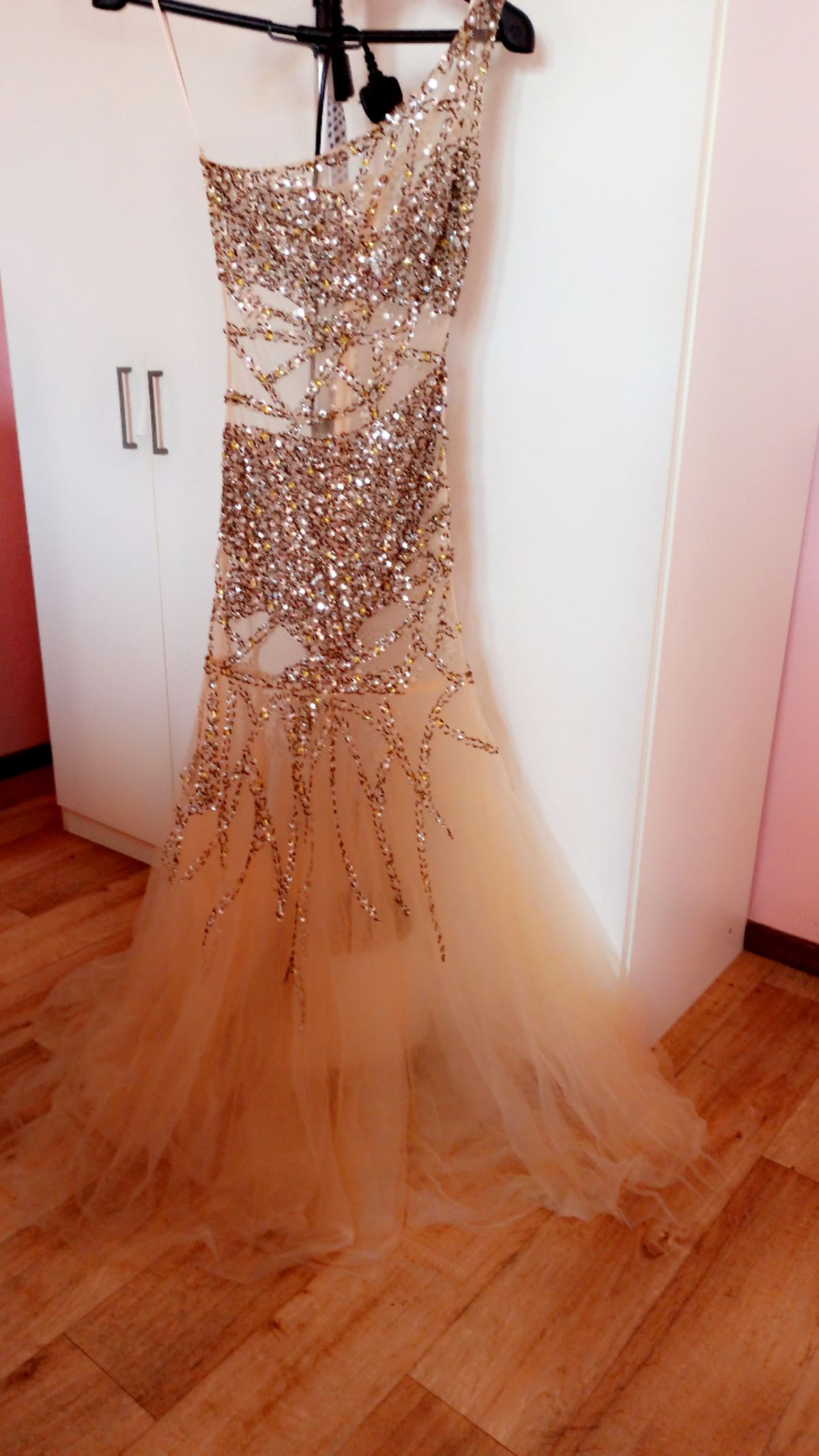 Queenly | Buy and sell prom, pageant, and formal dresses