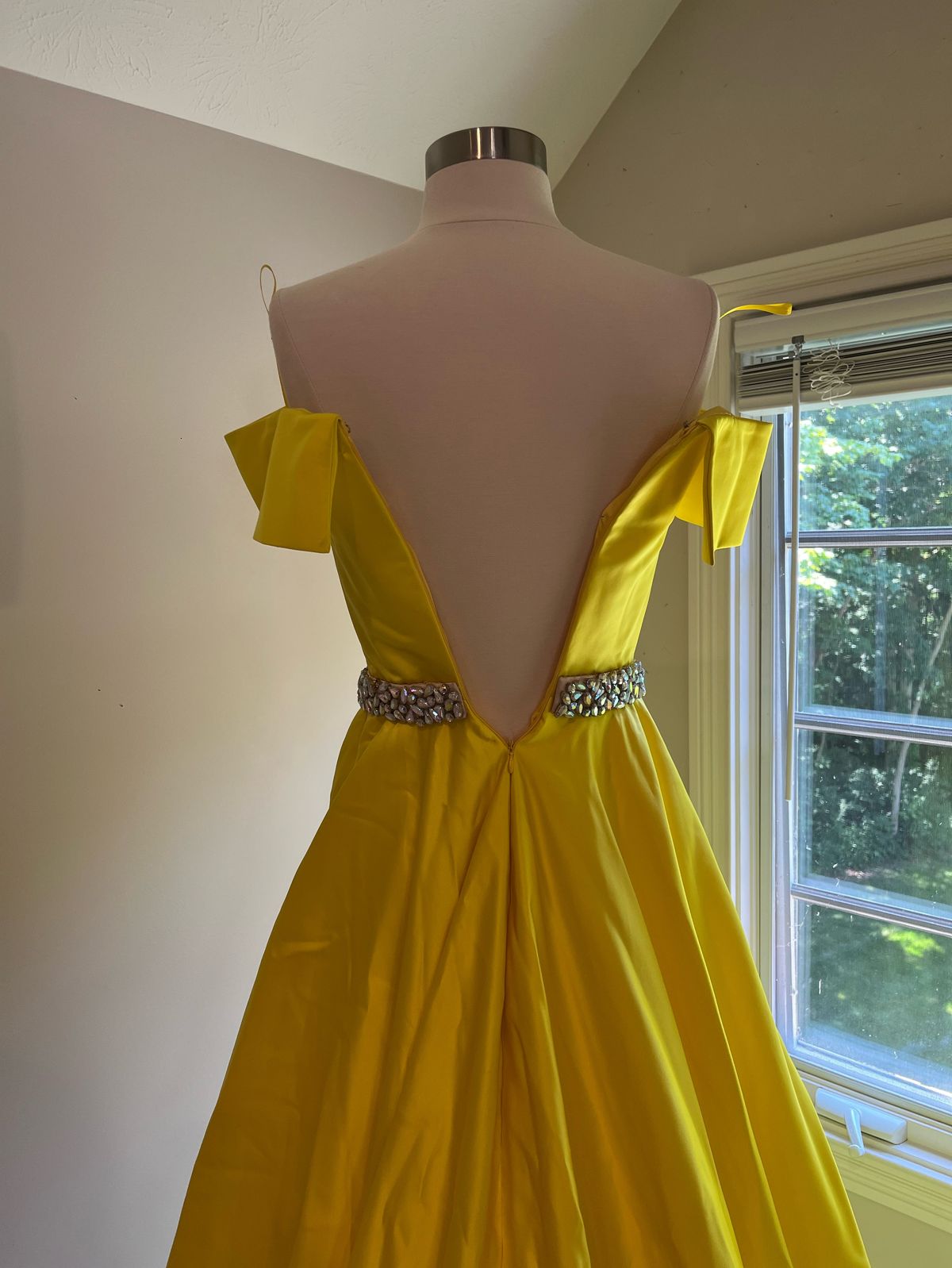 Ashley Lauren Size 00 Prom Off The Shoulder Sequined Yellow Ball Gown on Queenly