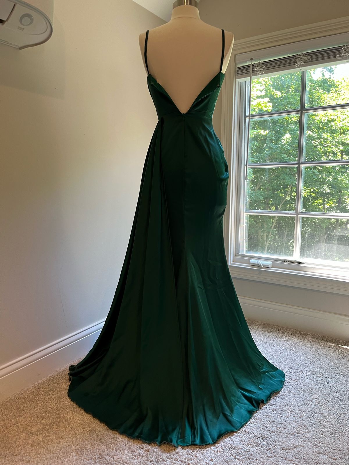 Portia and Scarlett Size 0 Prom Emerald Green Side Slit Dress on Queenly