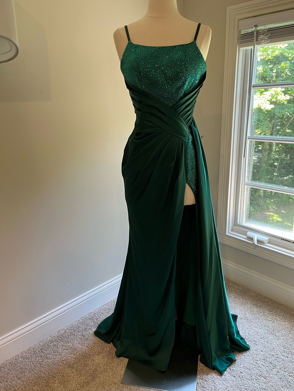 Portia and Scarlett Size 0 Prom Emerald Green Side Slit Dress on Queenly