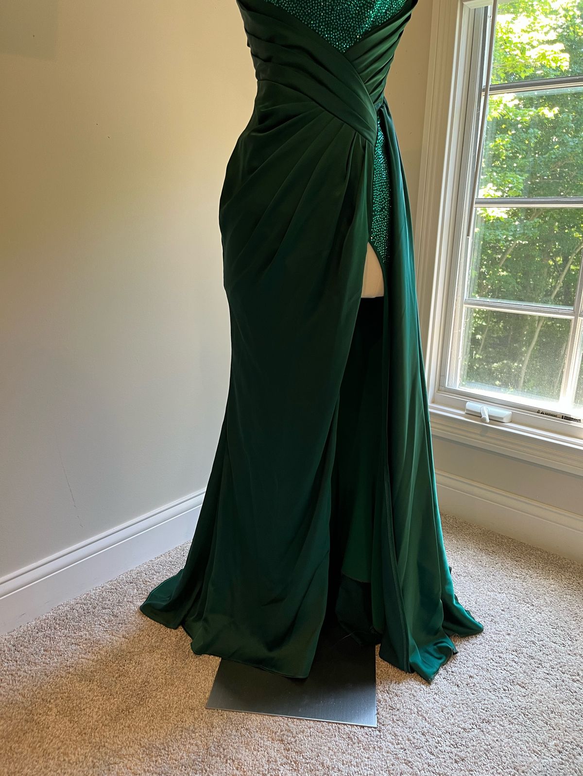 Portia and Scarlett Size 0 Prom Emerald Green Side Slit Dress on Queenly