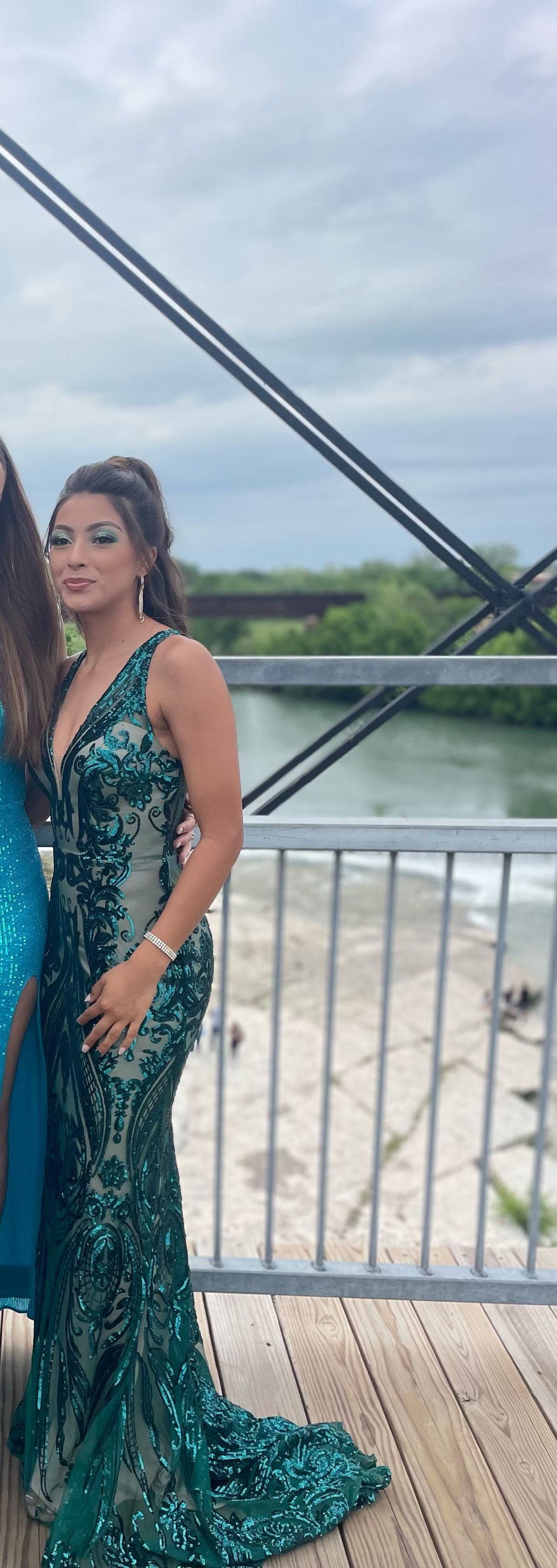 Size 2 Prom Plunge Green Dress With Train on Queenly