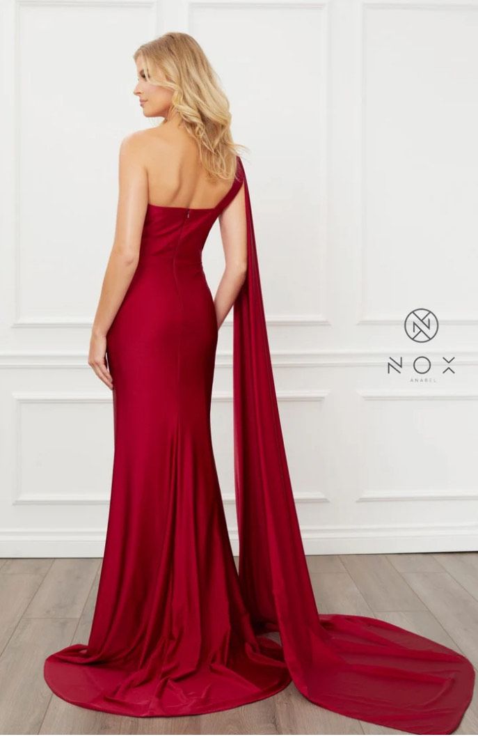 Style E475 burgundy Nox Anabel Size 10 Prom One Shoulder Red A-line Dress on Queenly