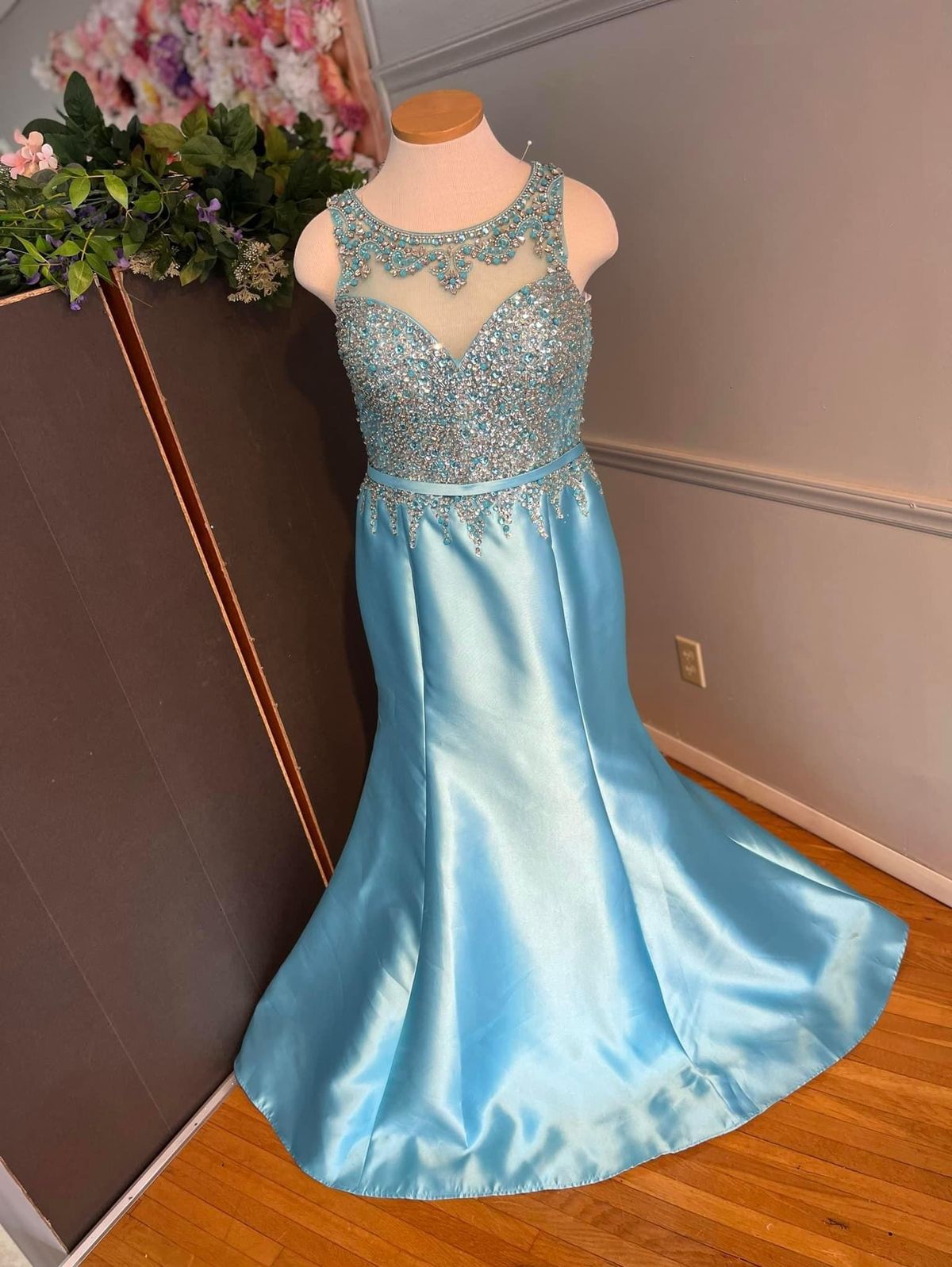 Queenly | Buy and sell prom, pageant, and formal dresses