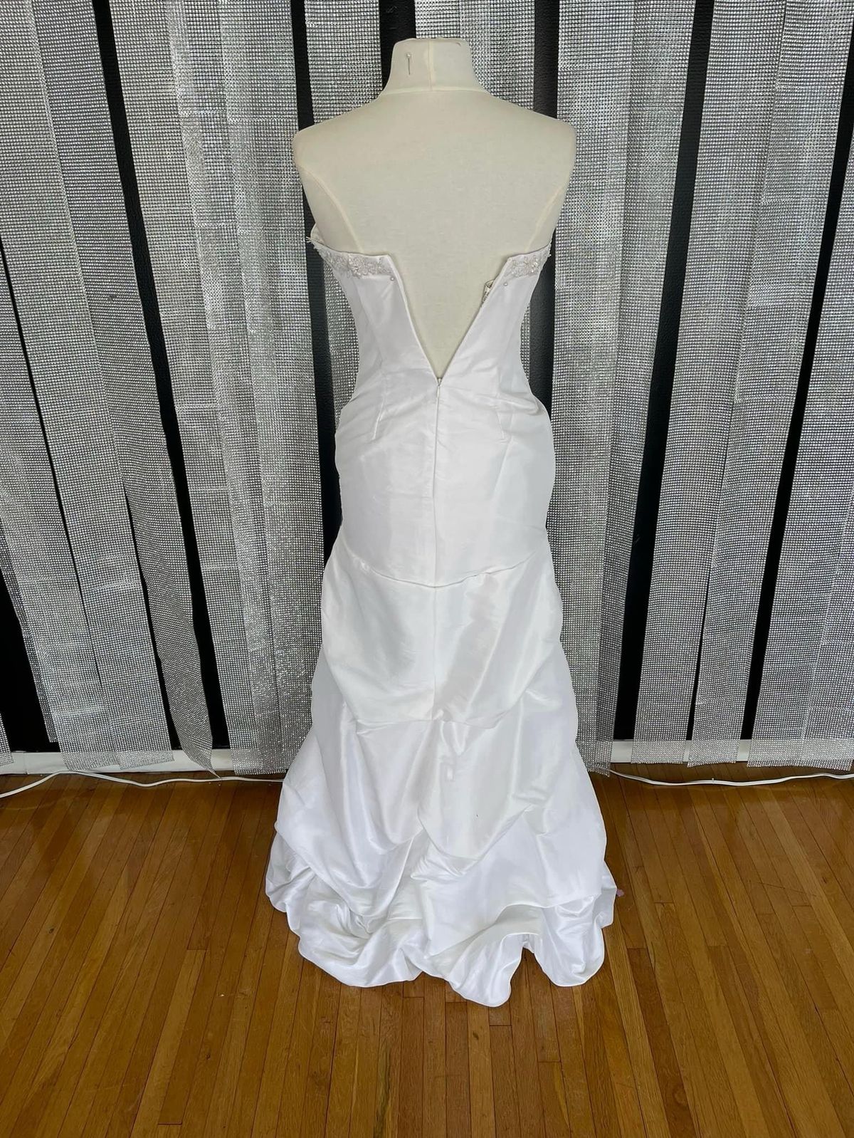 Size 4 Prom Strapless White A-line Dress on Queenly