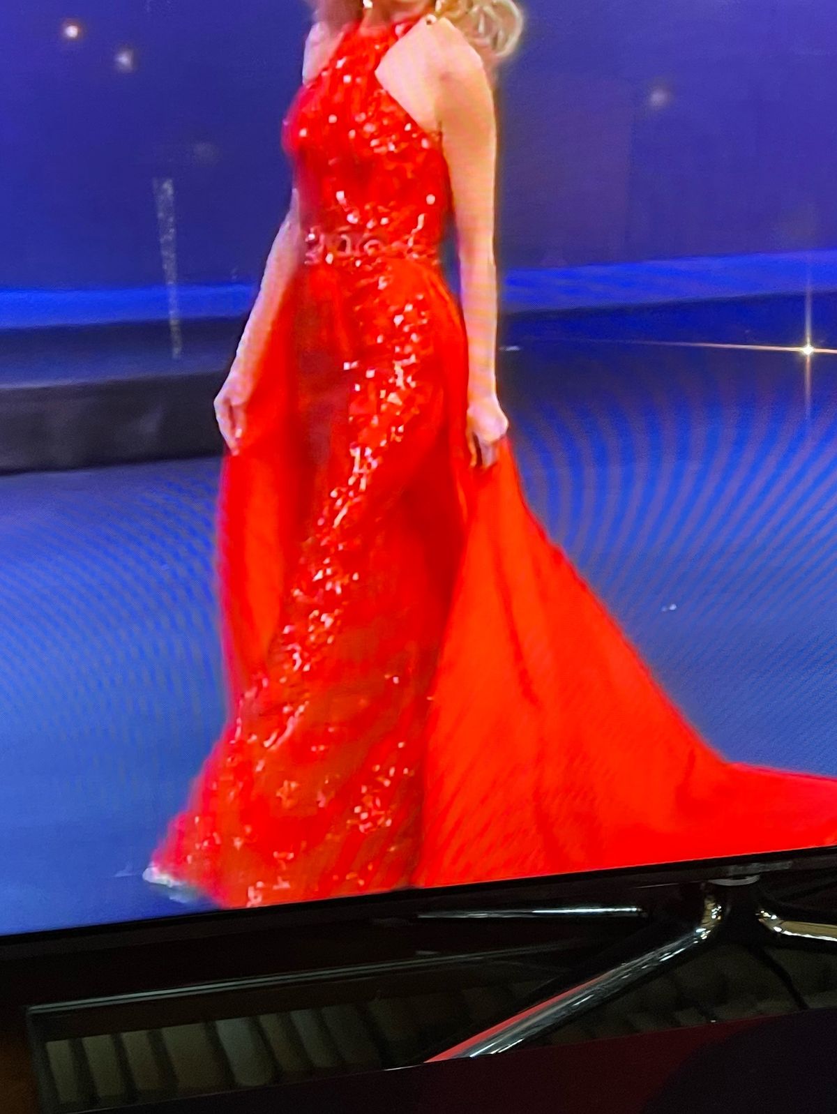 Style . Fernando Wong Size 4 Pageant Halter Red Dress With Train on Queenly