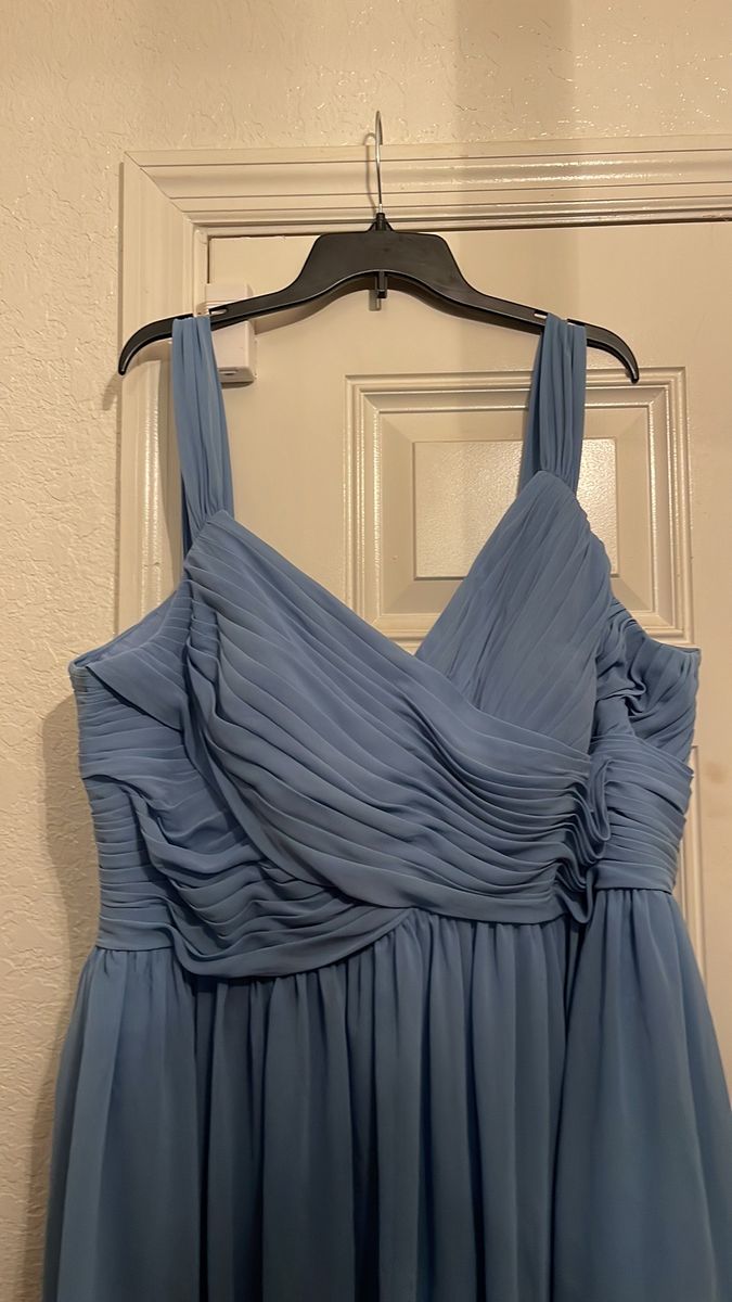 Plus Size 24 Plunge Blue Cocktail Dress on Queenly