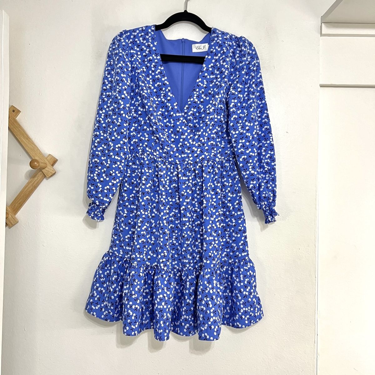 Eliza J Size 4 Long Sleeve Floral Blue A-line Dress on Queenly