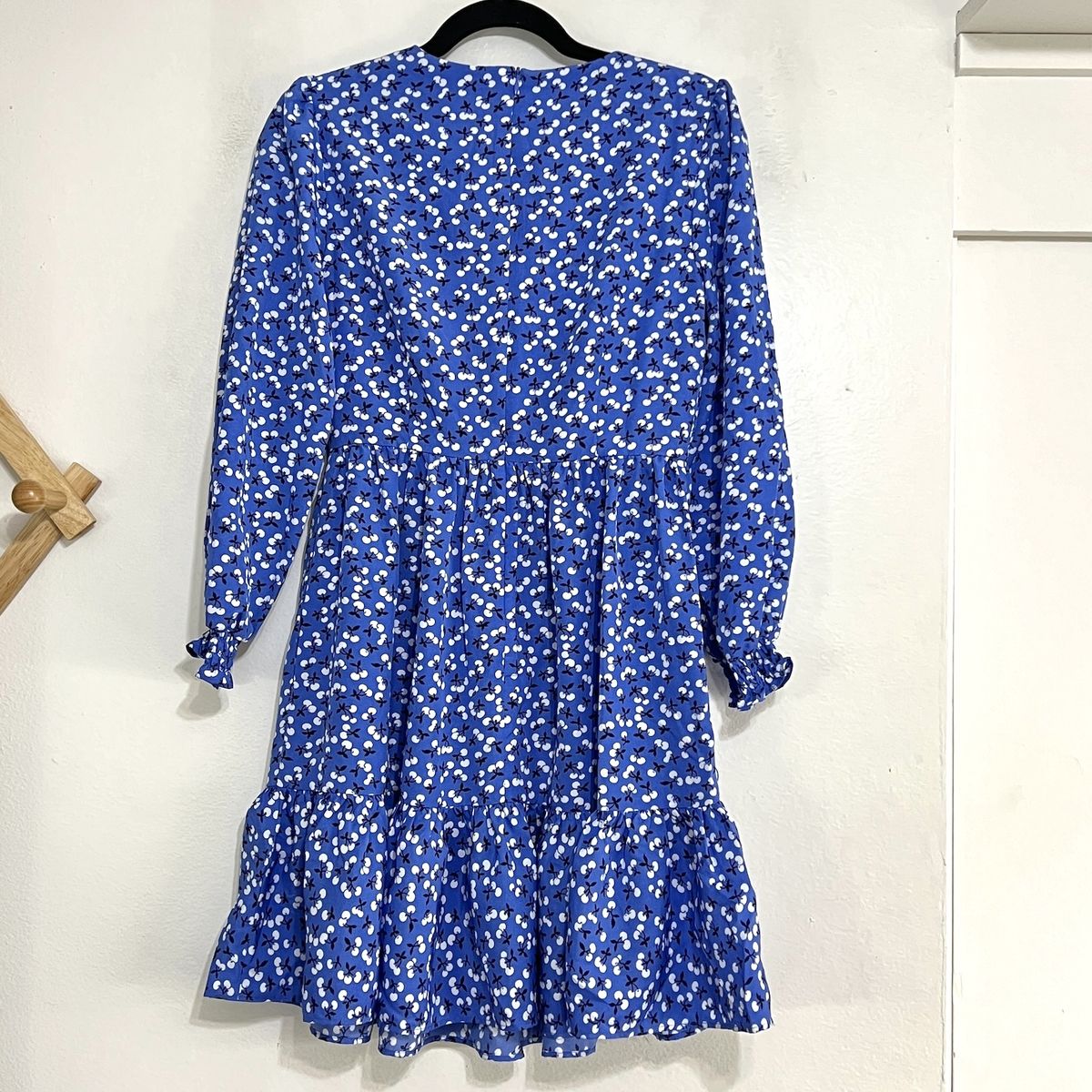 Eliza J Size 4 Long Sleeve Floral Blue A-line Dress on Queenly