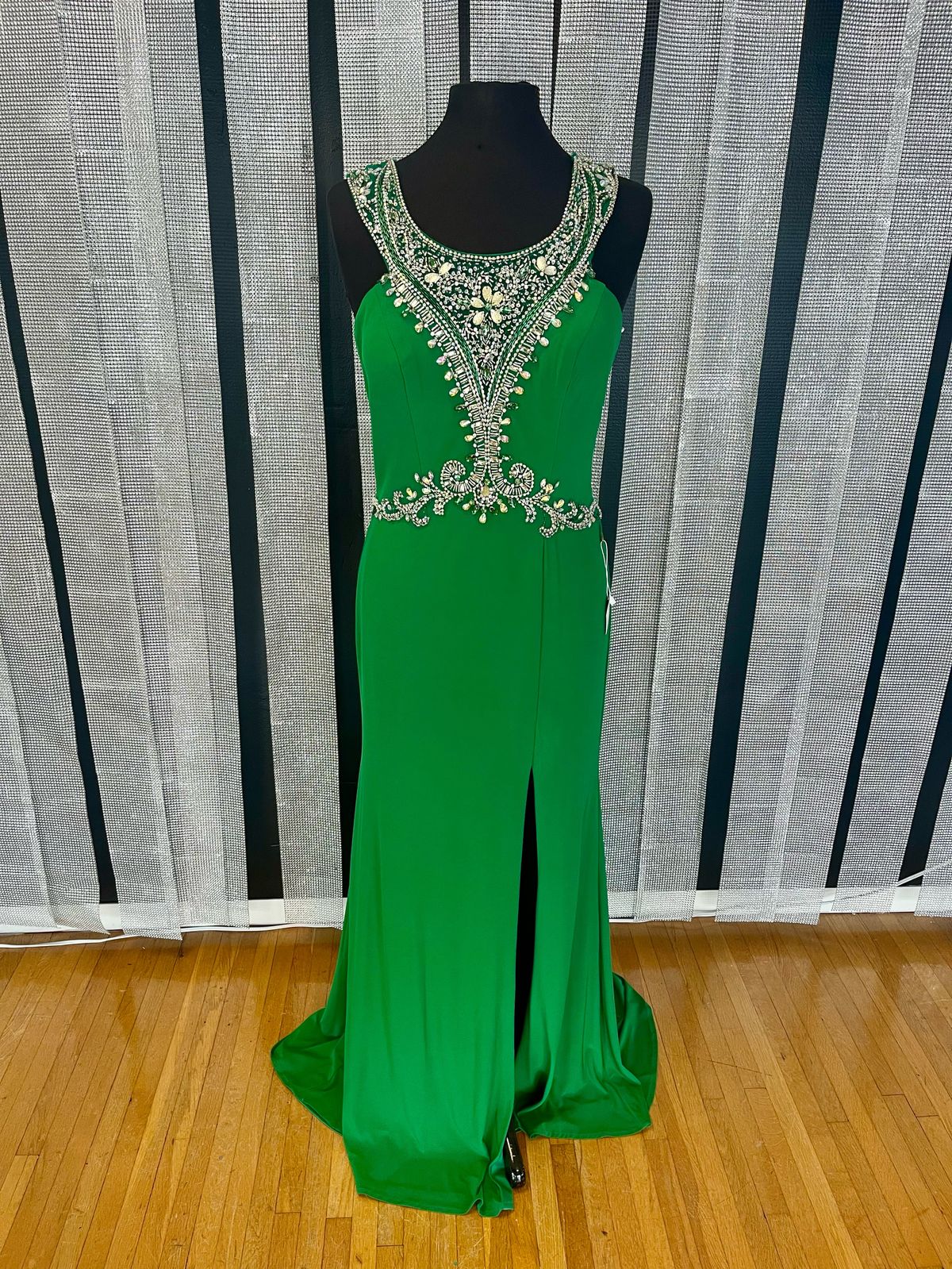 Queenly | Buy and sell prom, pageant, and formal dresses