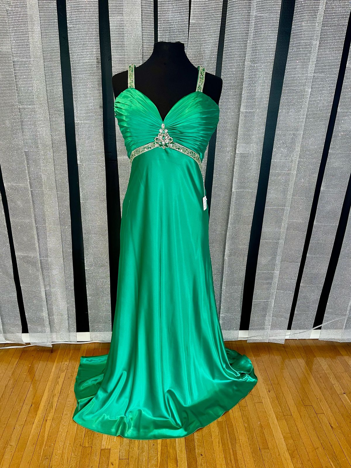 Queenly | Buy and sell prom, pageant, and formal dresses