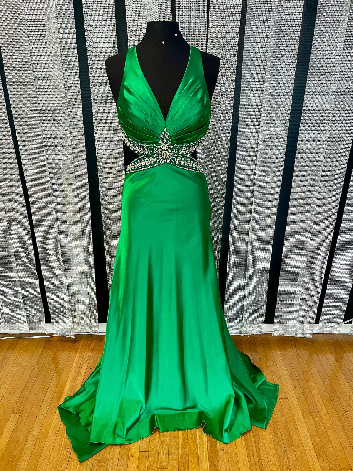 Queenly | Buy and sell prom, pageant, and formal dresses