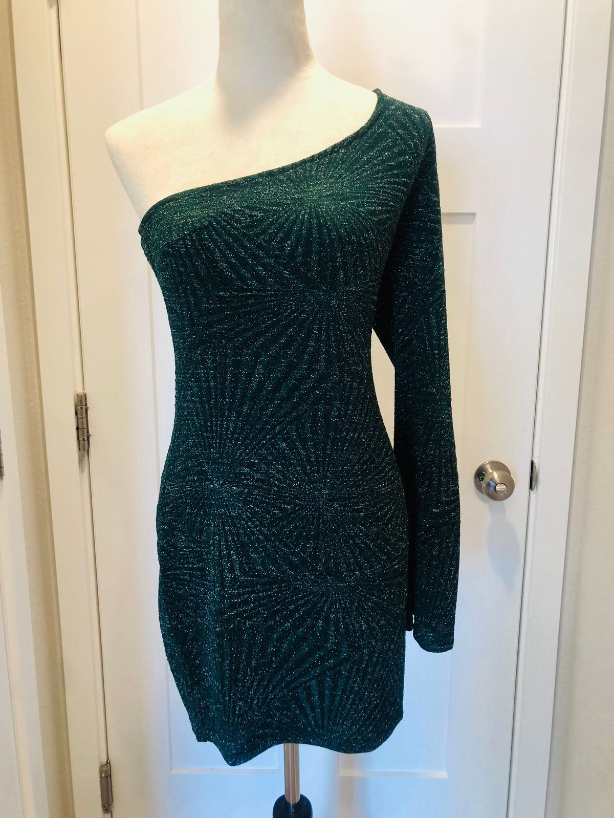 Windsor Size L Homecoming One Shoulder Green Cocktail Dress on Queenly