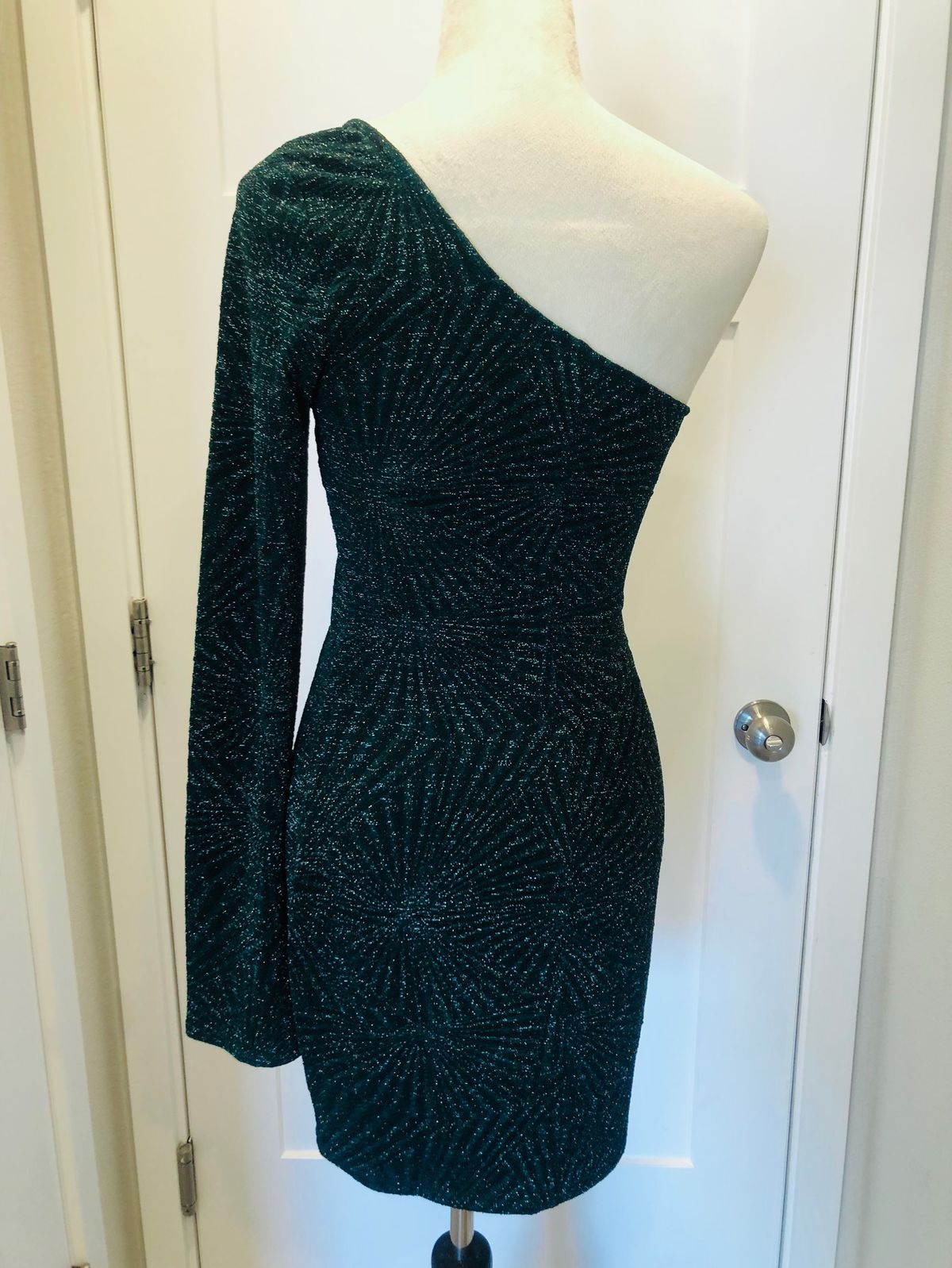 Windsor Size L Homecoming One Shoulder Green Cocktail Dress on Queenly