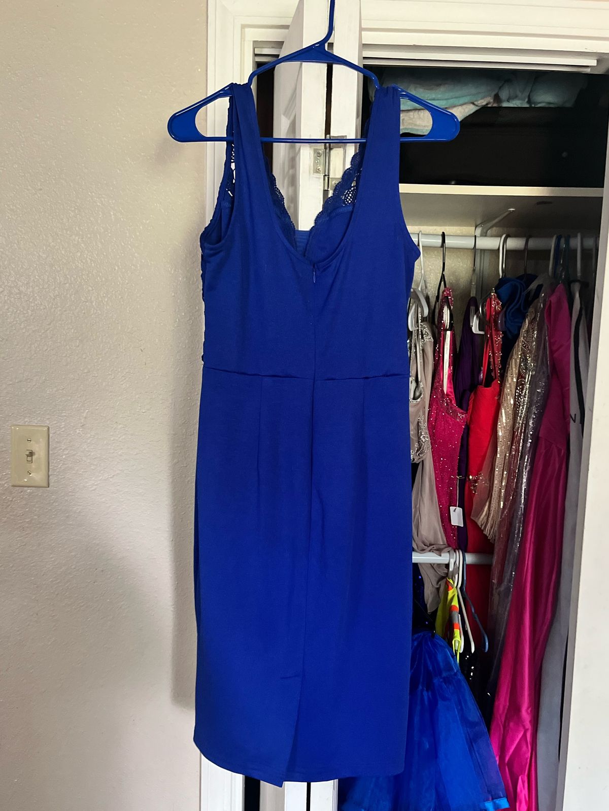 Size 14 Prom Plunge Blue Cocktail Dress on Queenly